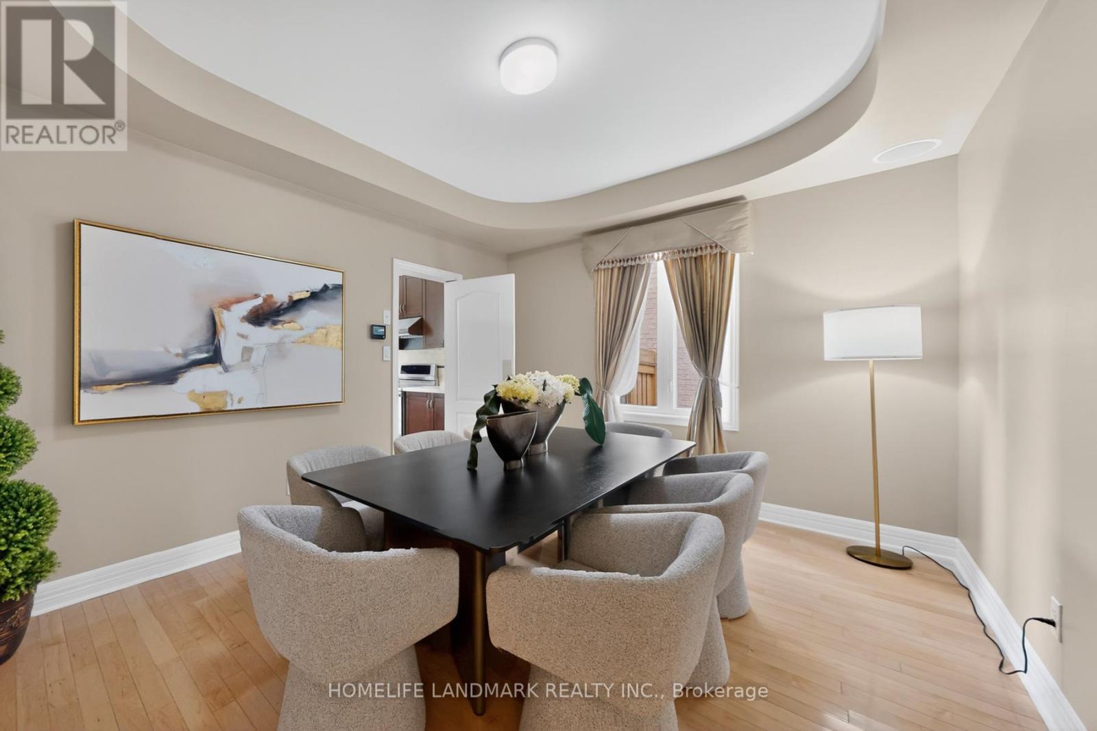 2481 Whistling Springs Crescent, Oakville, Ontario  L6M 5G3 - Photo 8 - W13833300