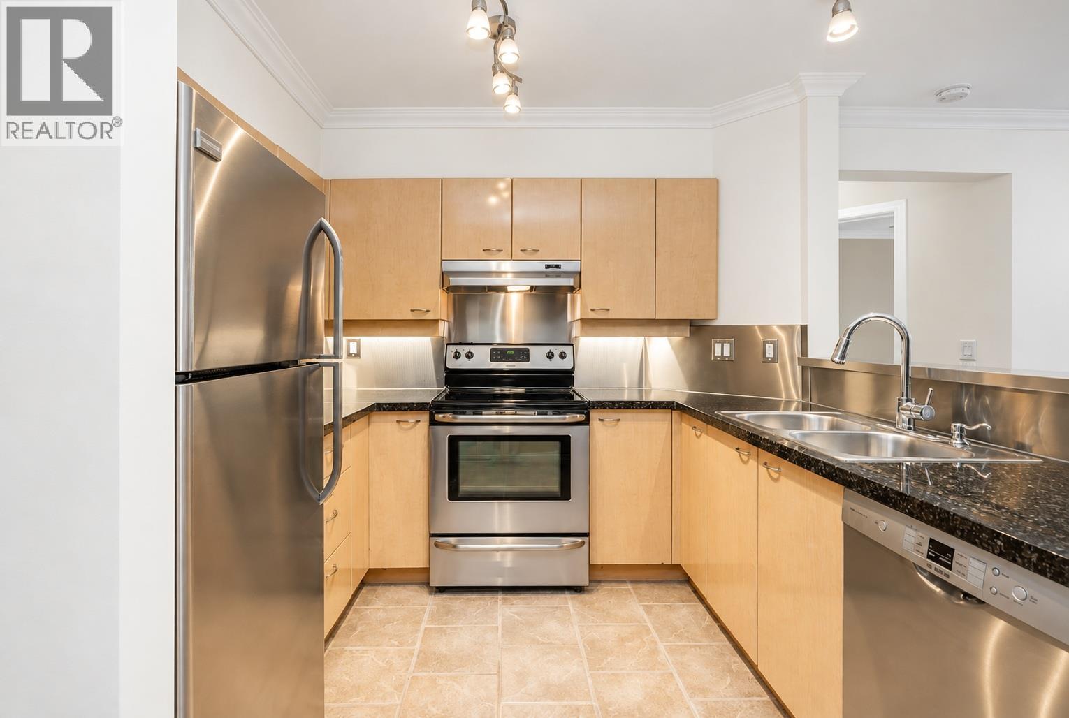 103 3625 Windcrest Drive, North Vancouver, British Columbia V7G 2S6 - Photo 3 - R3153802