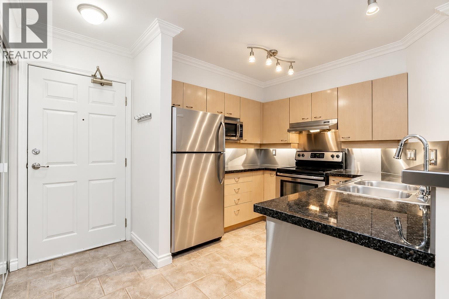 103 3625 Windcrest Drive, North Vancouver, British Columbia V7G 2S6 - Photo 4 - R3153802