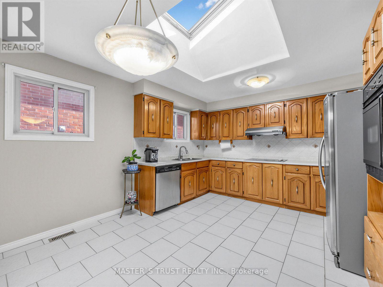 858 Wetherby Lane, Mississauga, Ontario  L4W 4S9 - Photo 10 - W13833316