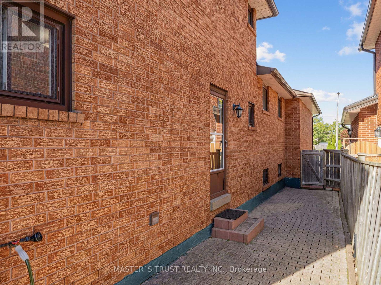 858 Wetherby Lane, Mississauga, Ontario  L4W 4S9 - Photo 31 - W13833316