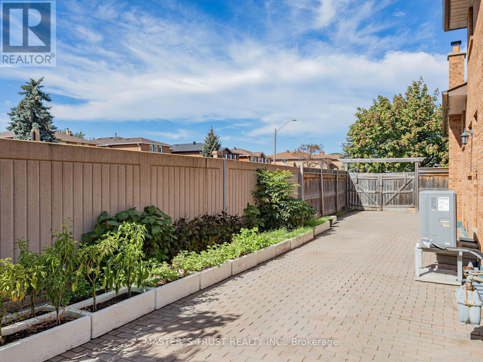 858 Wetherby Lane, Mississauga, Ontario  L4W 4S9 - Photo 37 - W13833316