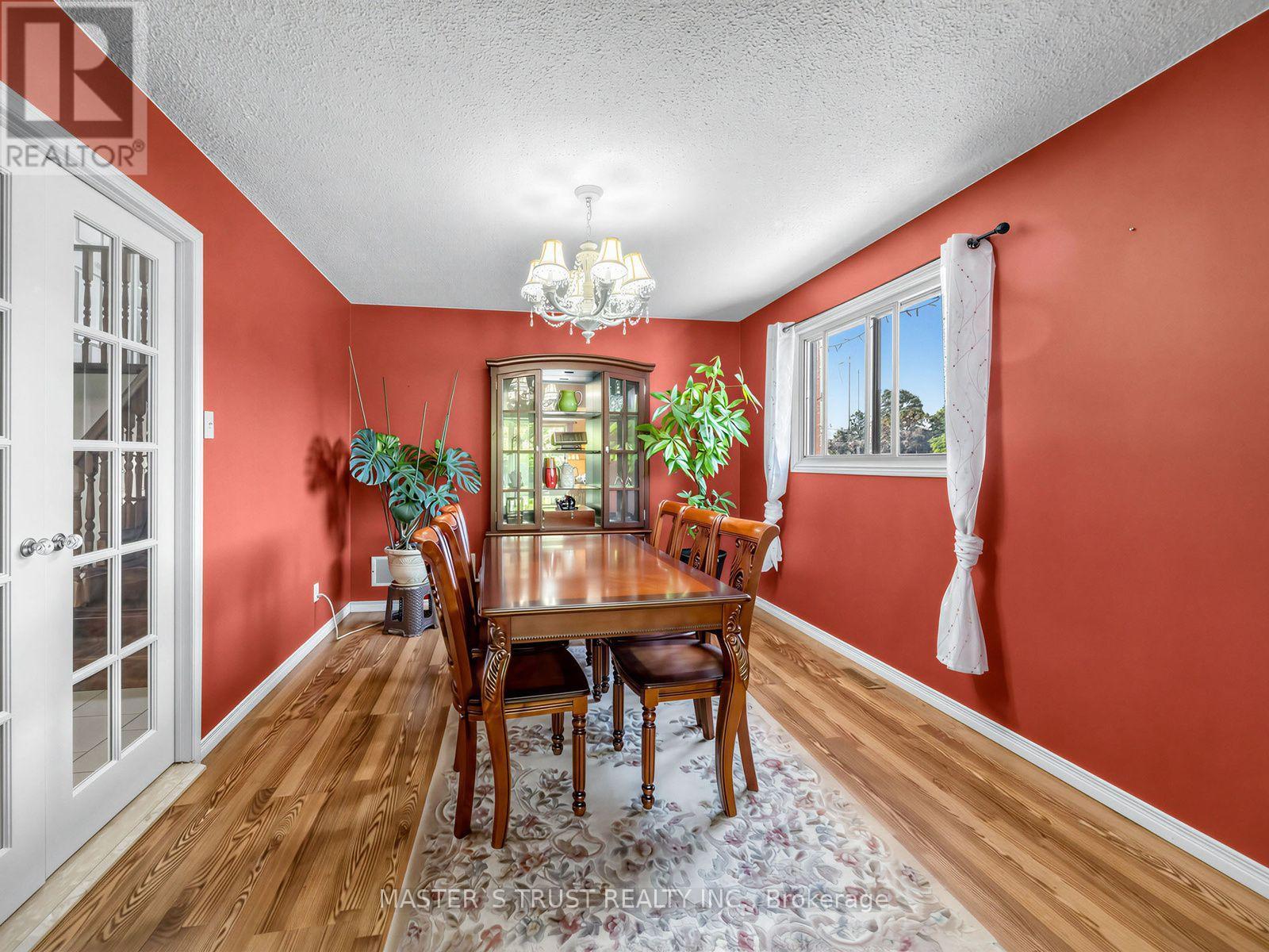 858 Wetherby Lane, Mississauga, Ontario  L4W 4S9 - Photo 8 - W13833316