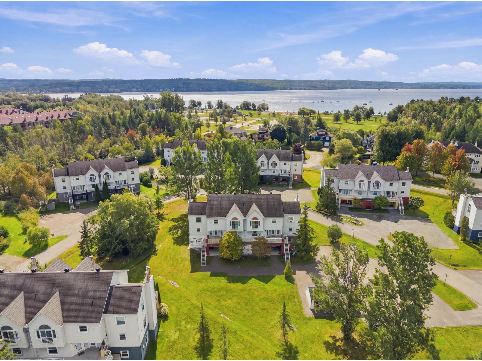 2318 Place du Village|#337 Magog Quebec Canada J1X6G3 2