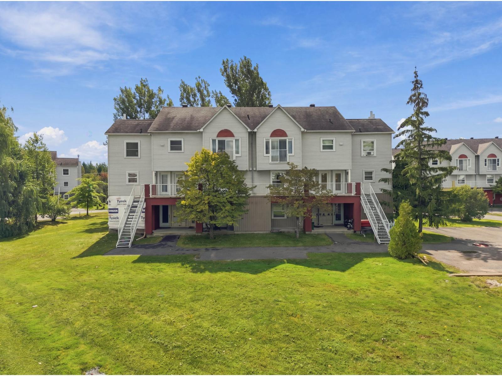 2318 Place du Village|#337 Magog Quebec Canada J1X6G3 4