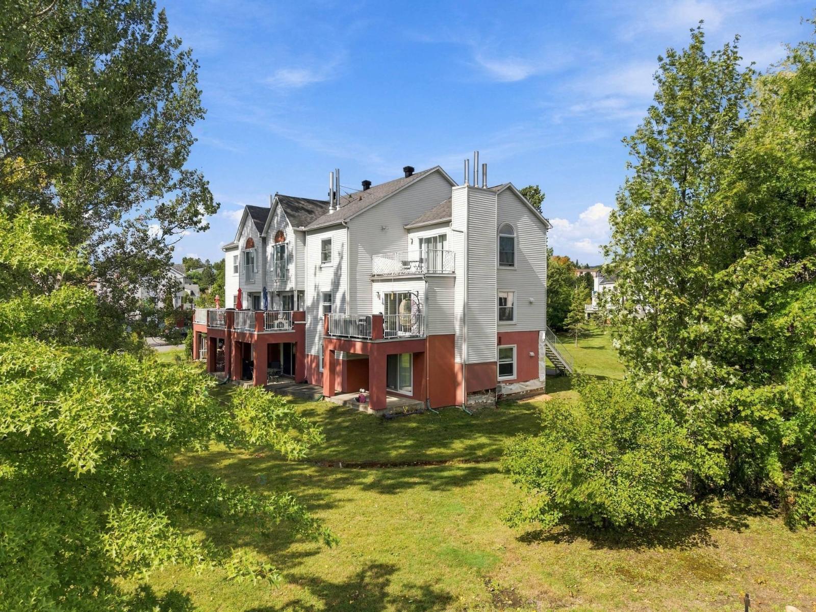 2318 Place du Village|#337 Magog Quebec Canada J1X6G3 5