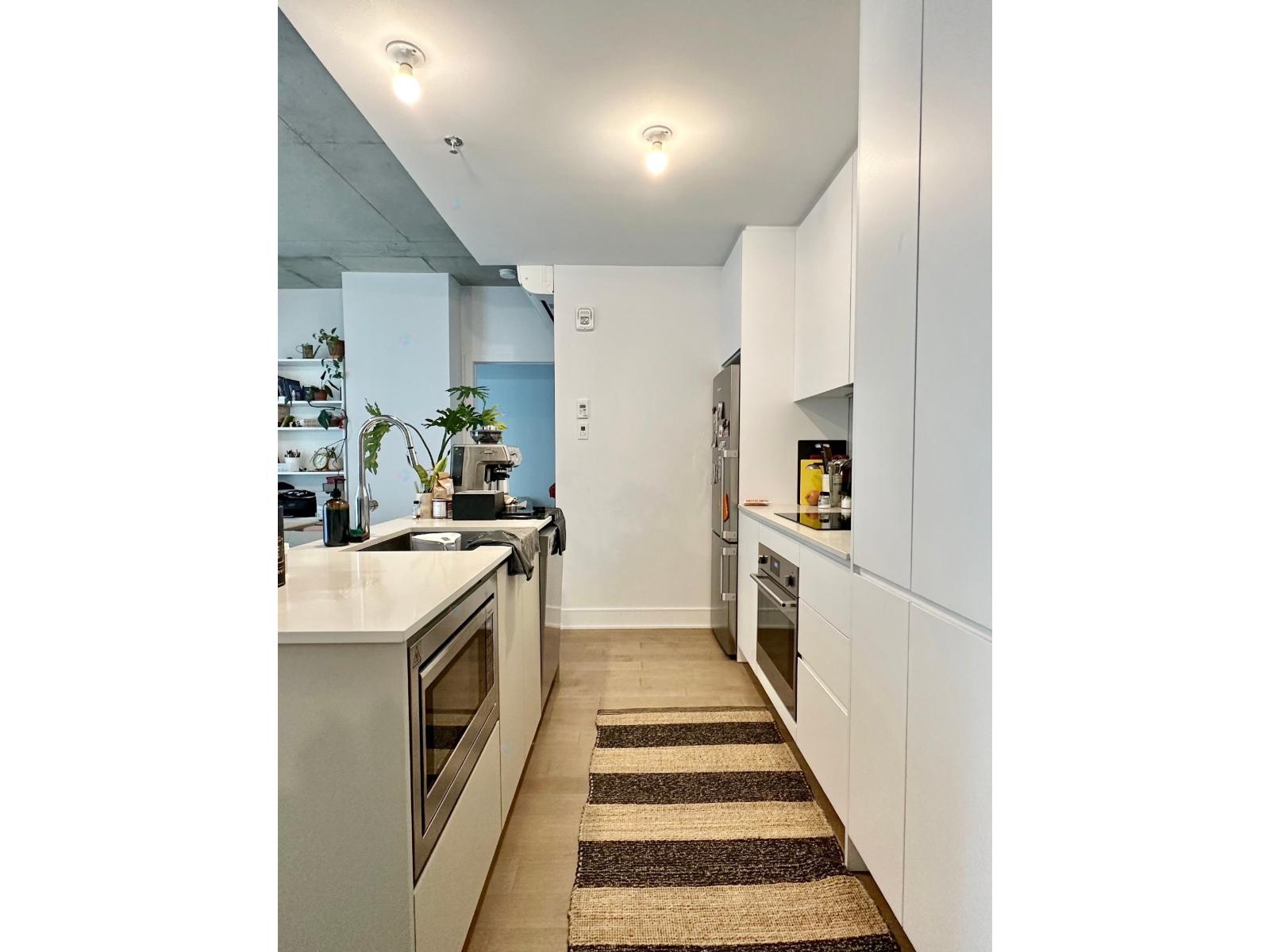 2320 Rue Tupper|#1505 Montréal (Ville-Marie) Quebec Canada H3H0B8 4