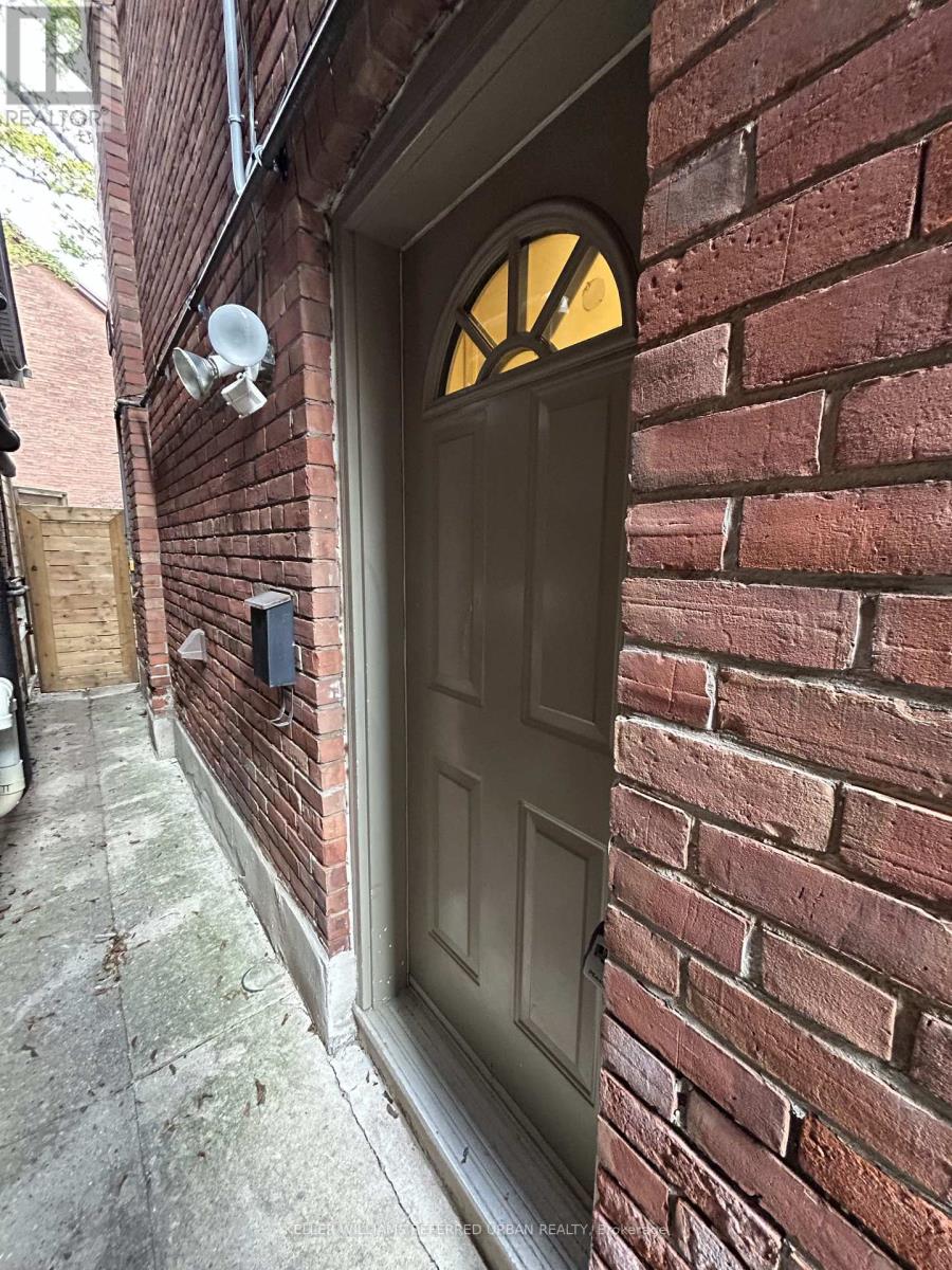 63 Hilton Avenue, Toronto, Ontario  M5R 3E5 - Photo 2 - C13833320