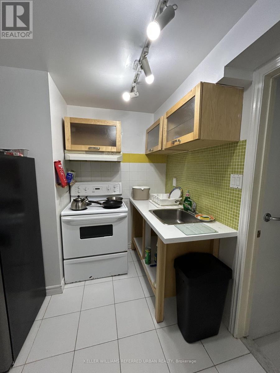 63 Hilton Avenue, Toronto, Ontario  M5R 3E5 - Photo 6 - C13833320