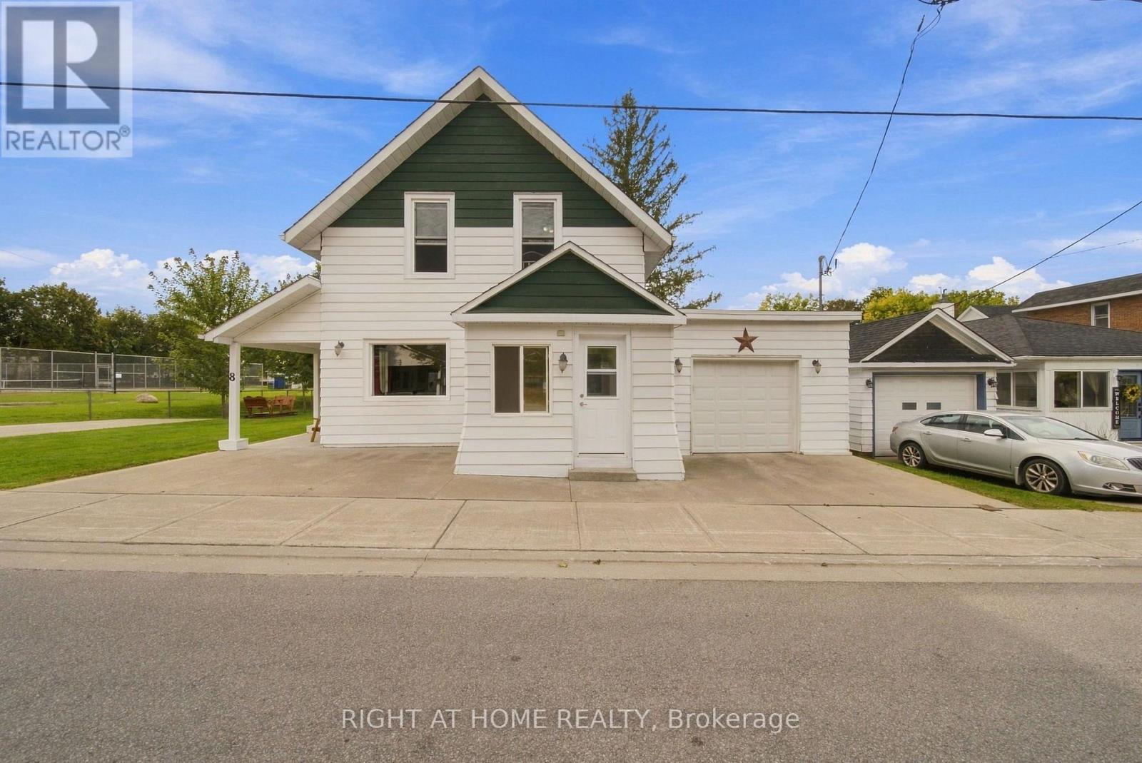 8 MARIA STREET, Penetanguishene, Ontario