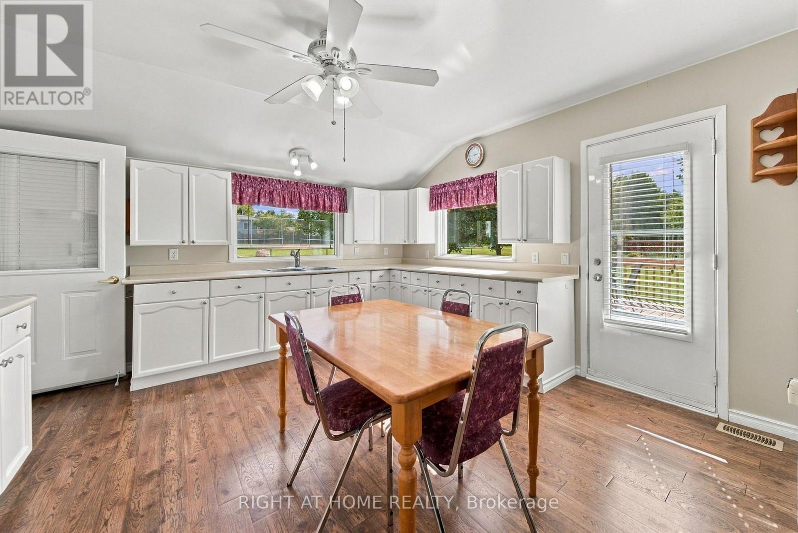 8 Maria Street, Penetanguishene, Ontario  L9M 1L6 - Photo 19 - S13833328