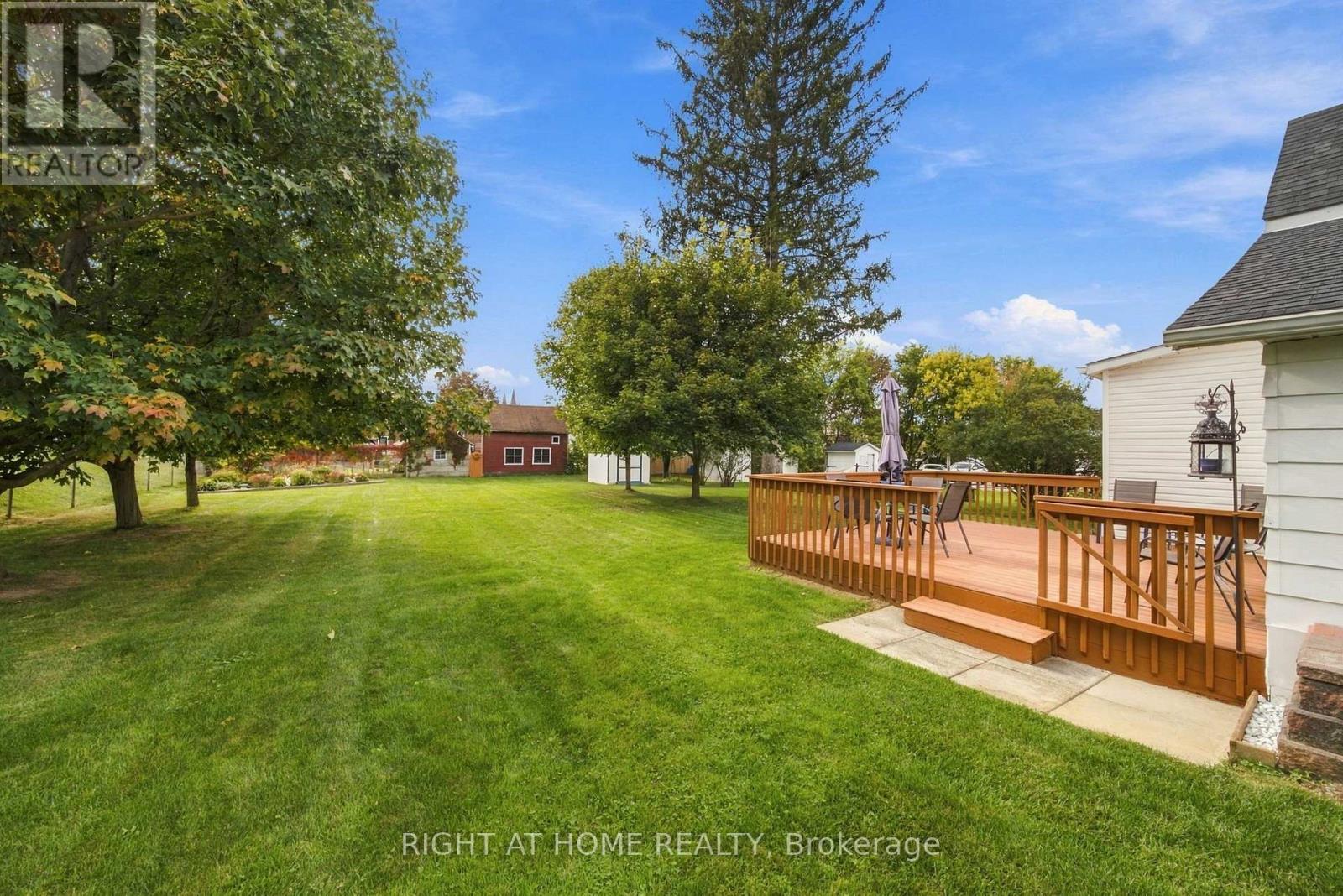 8 Maria Street, Penetanguishene, Ontario  L9M 1L6 - Photo 33 - S13833328