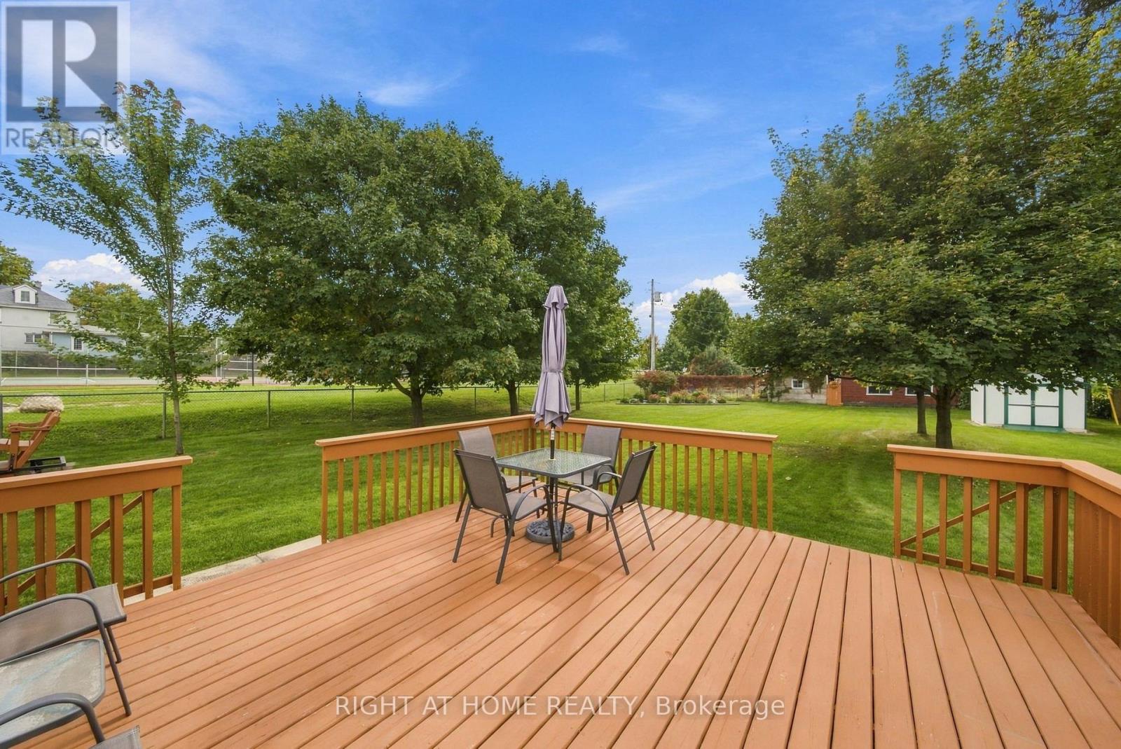 8 Maria Street, Penetanguishene, Ontario  L9M 1L6 - Photo 34 - S13833328