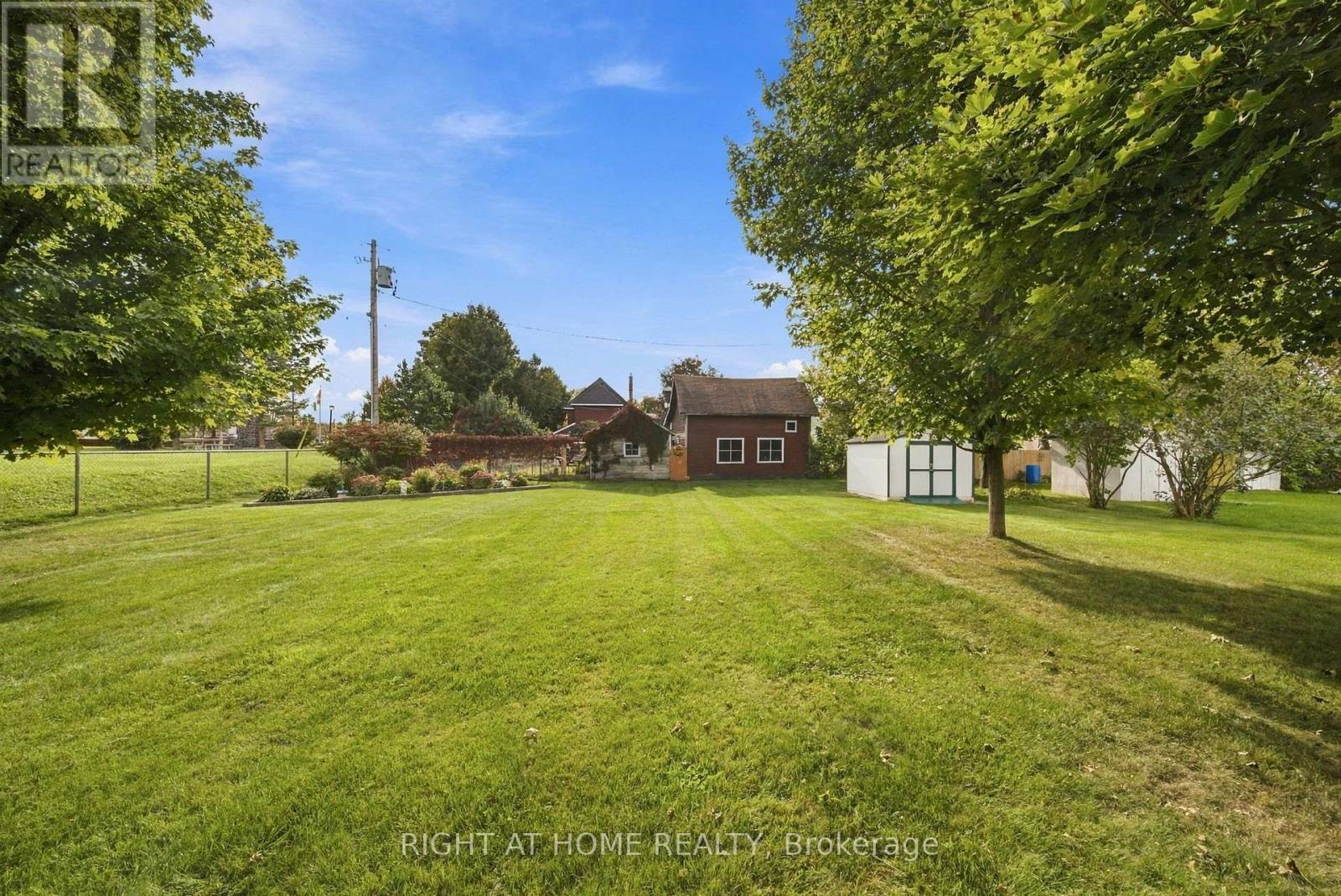 8 Maria Street, Penetanguishene, Ontario  L9M 1L6 - Photo 38 - S13833328