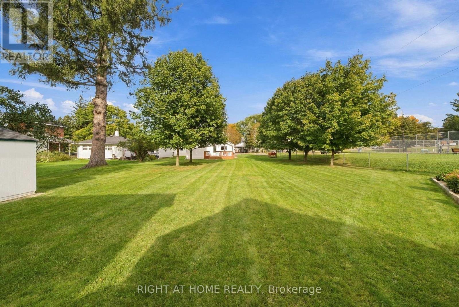 8 Maria Street, Penetanguishene, Ontario  L9M 1L6 - Photo 40 - S13833328