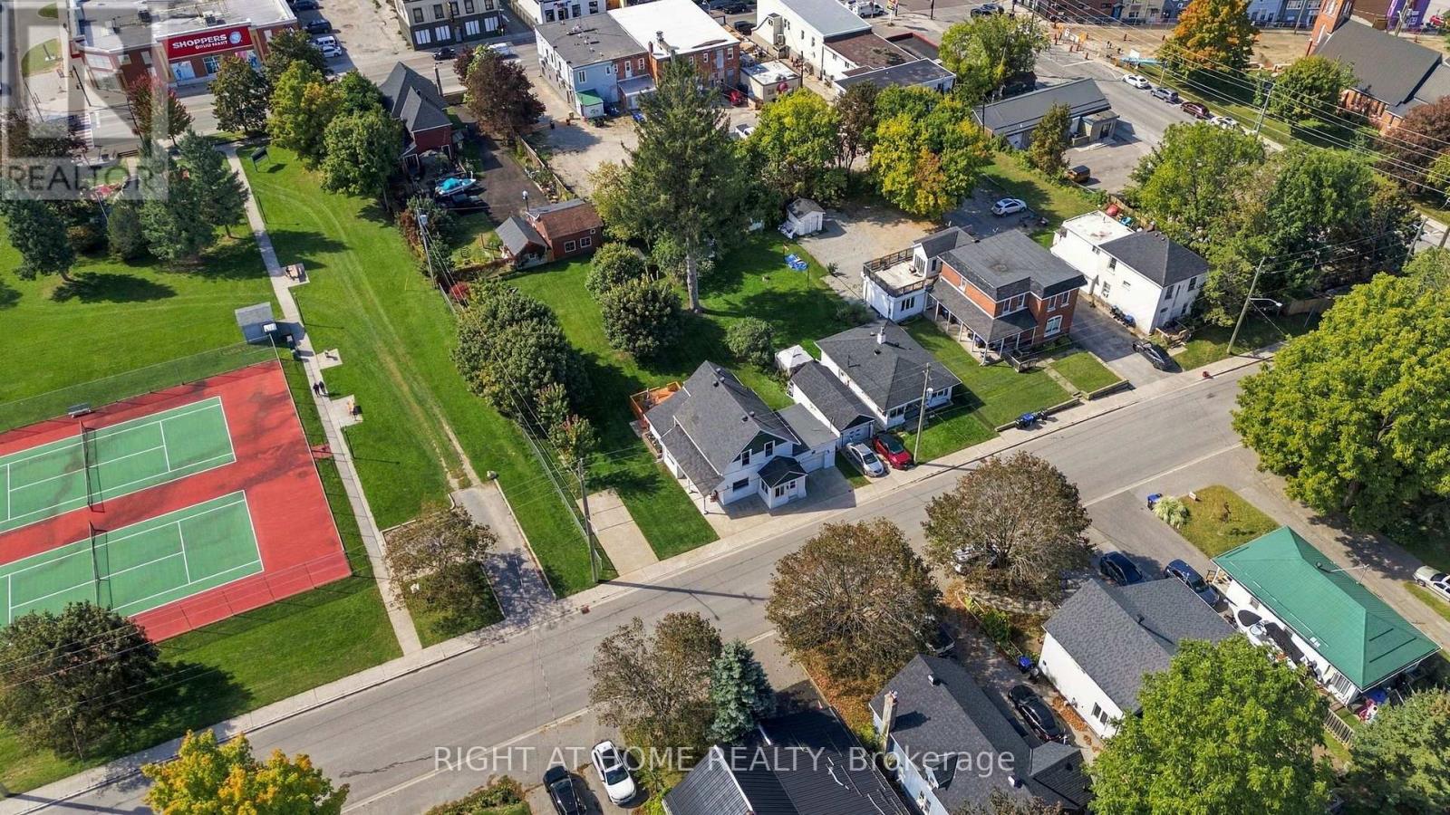 8 Maria Street, Penetanguishene, Ontario  L9M 1L6 - Photo 42 - S13833328