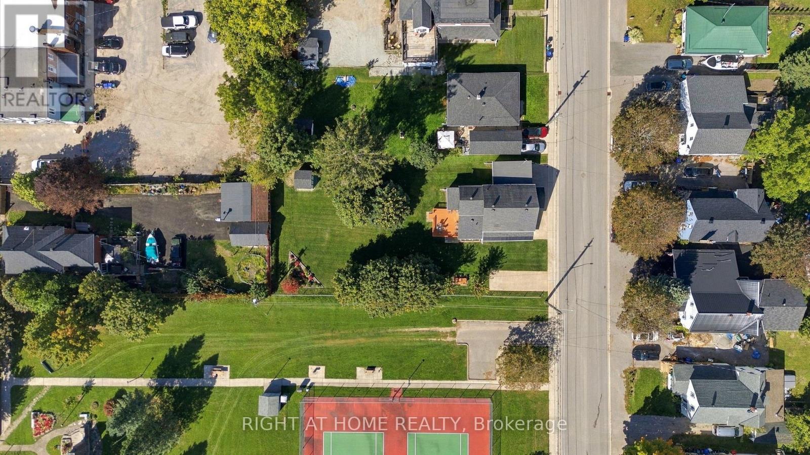 8 Maria Street, Penetanguishene, Ontario  L9M 1L6 - Photo 43 - S13833328