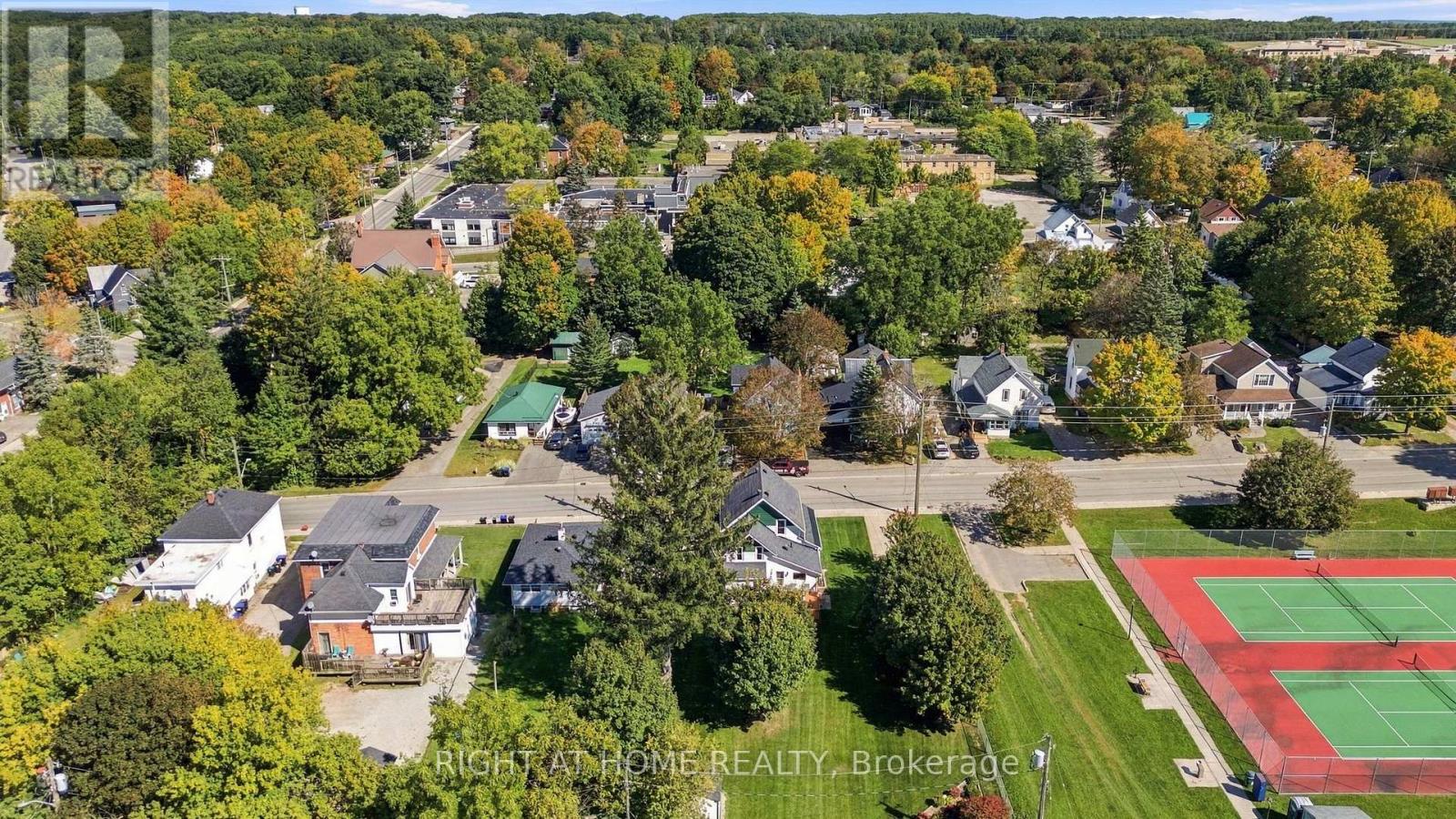 8 Maria Street, Penetanguishene, Ontario  L9M 1L6 - Photo 44 - S13833328