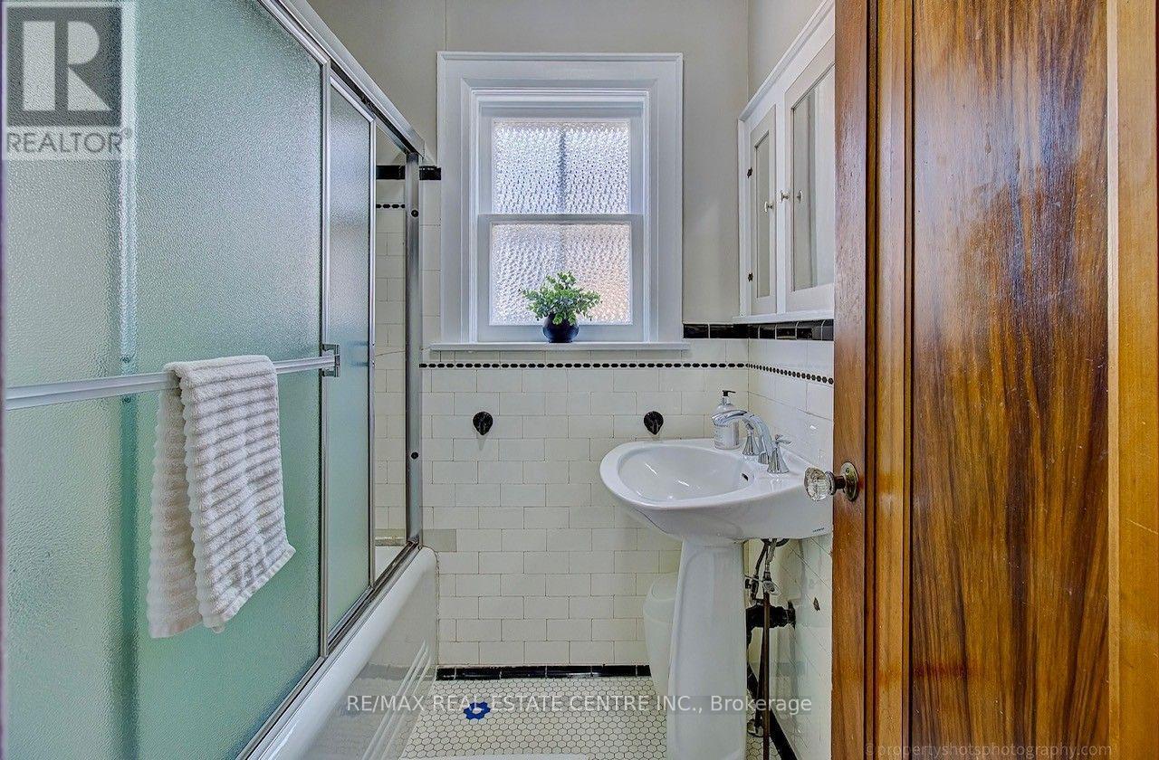 194 Lawrence Avenue E, Toronto, Ontario  M4N 1T1 - Photo 16 - C13833130