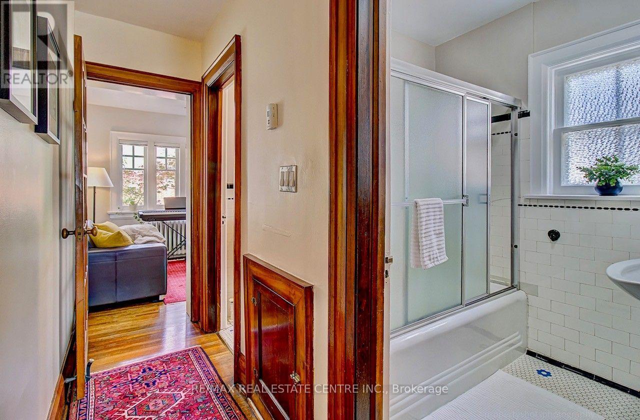 194 Lawrence Avenue E, Toronto, Ontario  M4N 1T1 - Photo 17 - C13833130