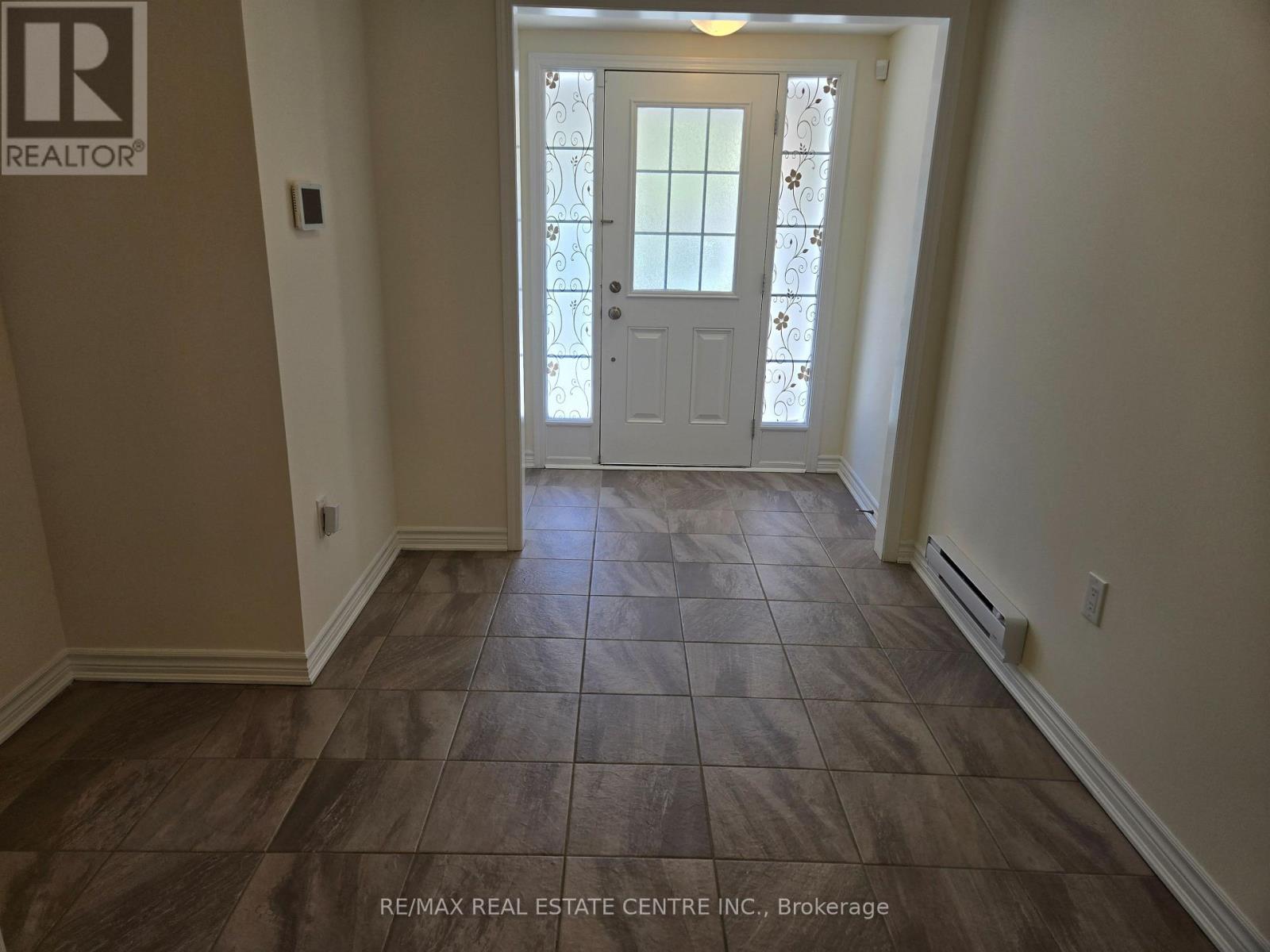 1084 Silk Street, Pickering, Ontario  L1X 0E8 - Photo 5 - E13812492