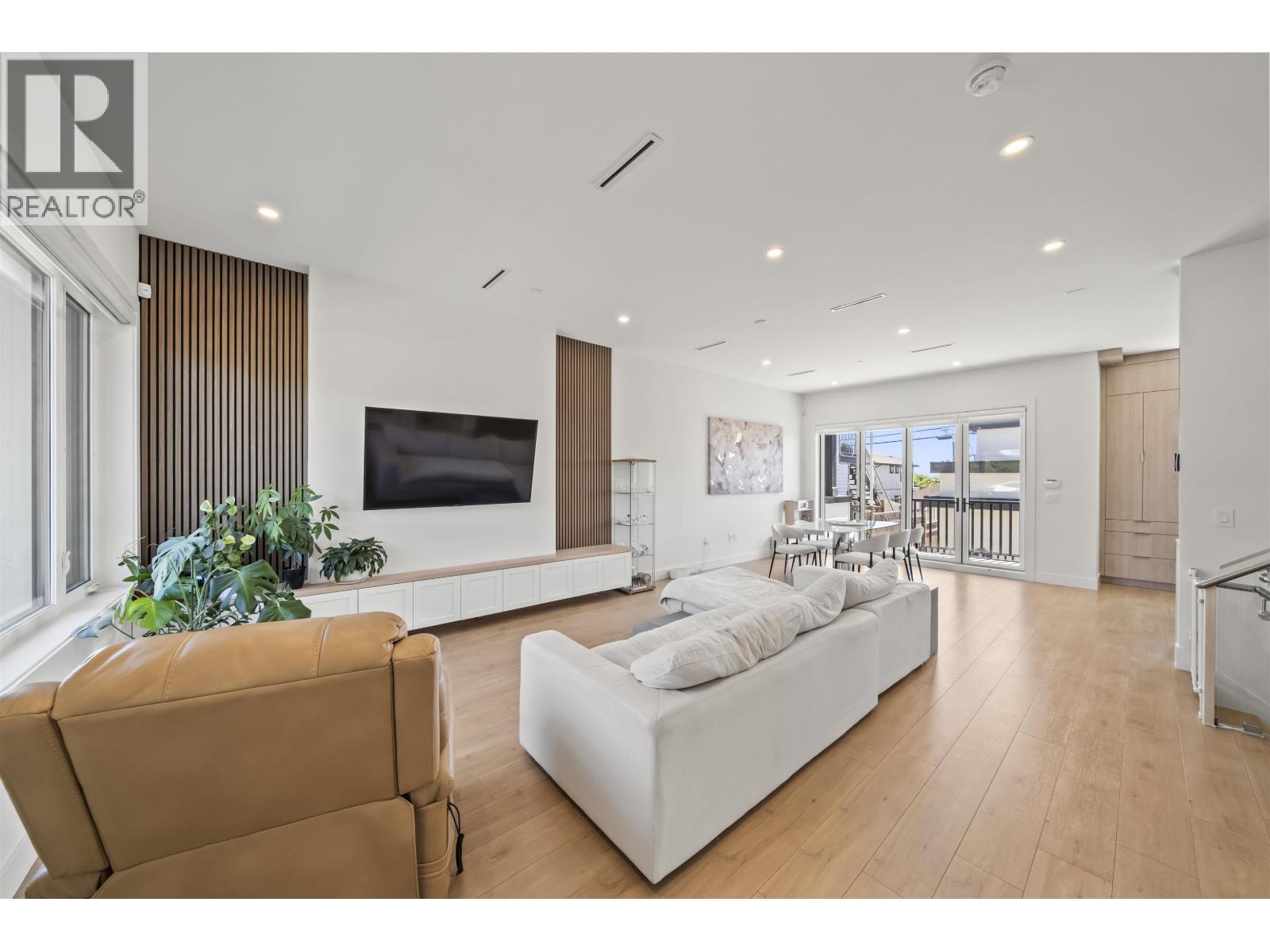 742 E 58TH AVENUE, Vancouver, British Columbia
