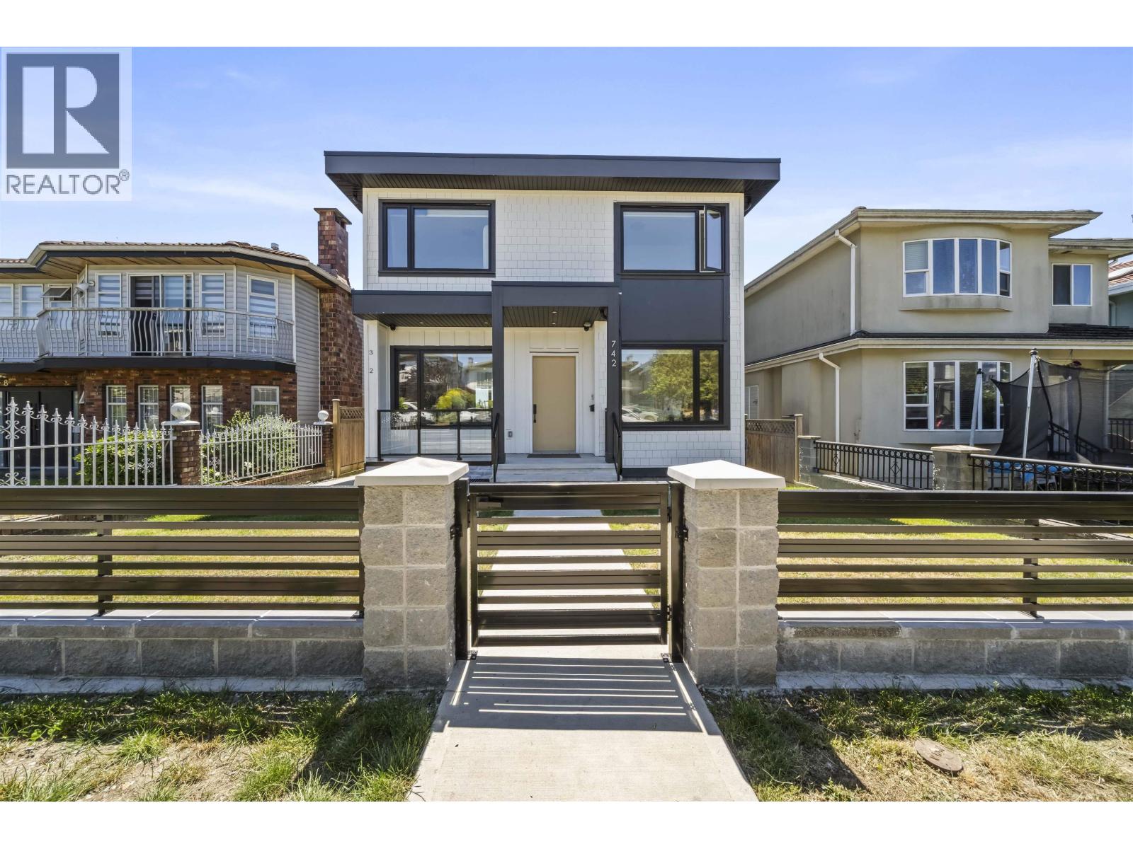 742 E 58th Avenue, Vancouver, British Columbia  V5X 1W3 - Photo 2 - R3136148