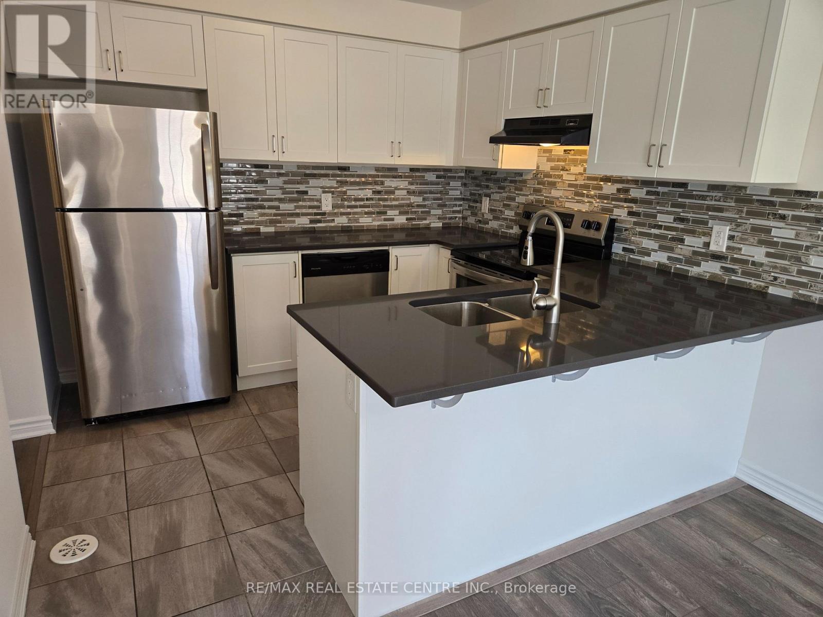 1084 Silk Street, Pickering, Ontario  L1X 0E8 - Photo 15 - E13812492