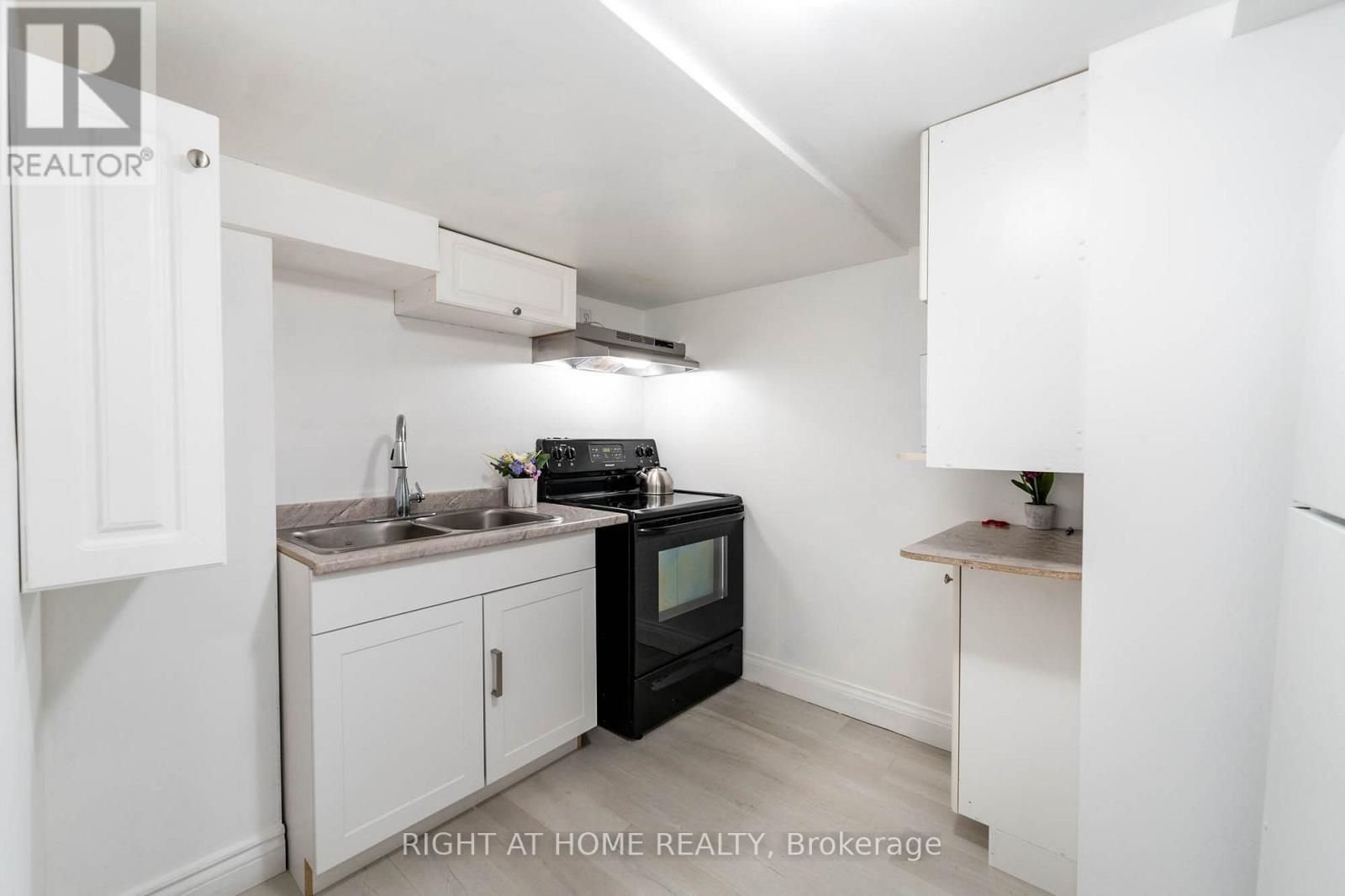 Bi-Level Unit - 105 Glenridge Avenue, St. Catharines, Ontario  L2R 4X5 - Photo 28 - X13833268