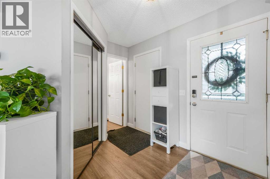 6 Tuscarora Circle Nw, Calgary, Alberta  T3L 2B7 - Photo 2 - A2348045