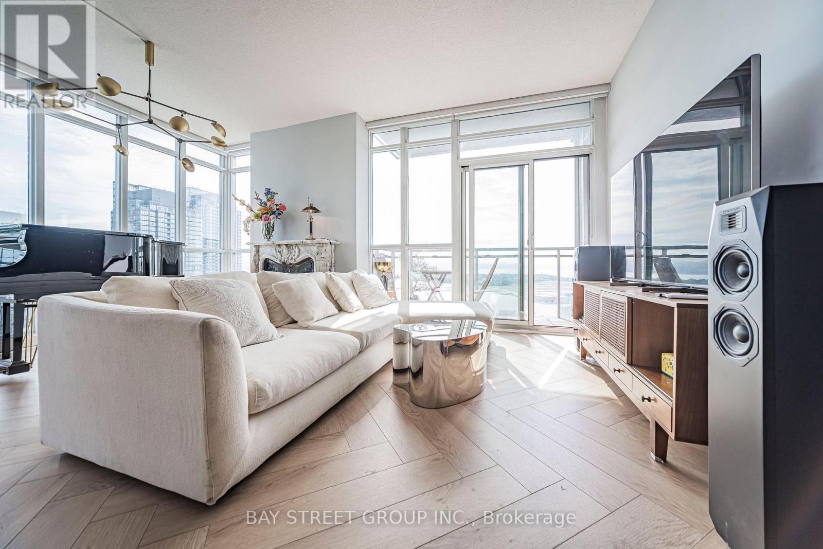 3206 - 15 Iceboat Terrace, Toronto, Ontario  M5V 4A5 - Photo 11 - C13833334
