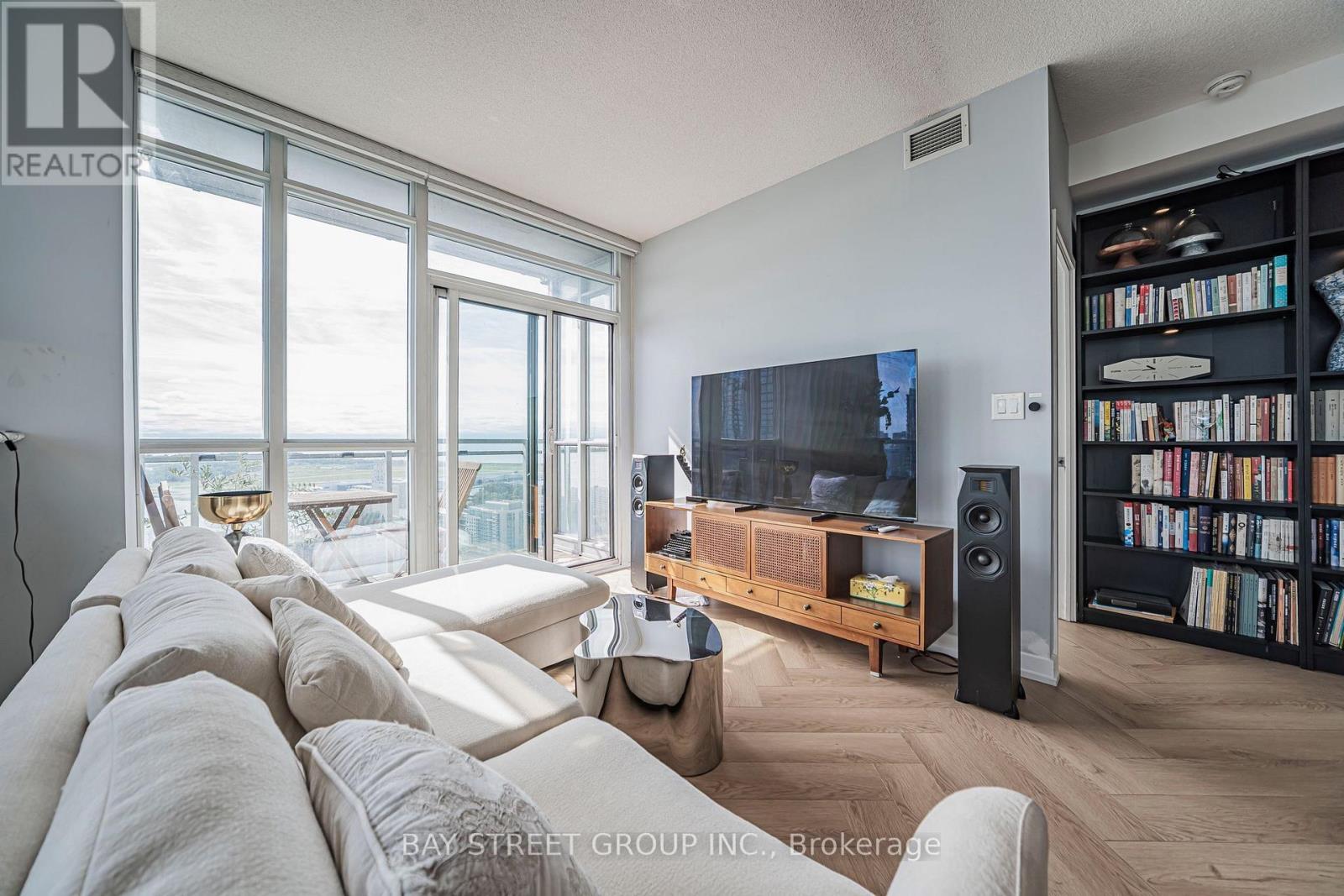 3206 - 15 Iceboat Terrace, Toronto, Ontario  M5V 4A5 - Photo 12 - C13833334