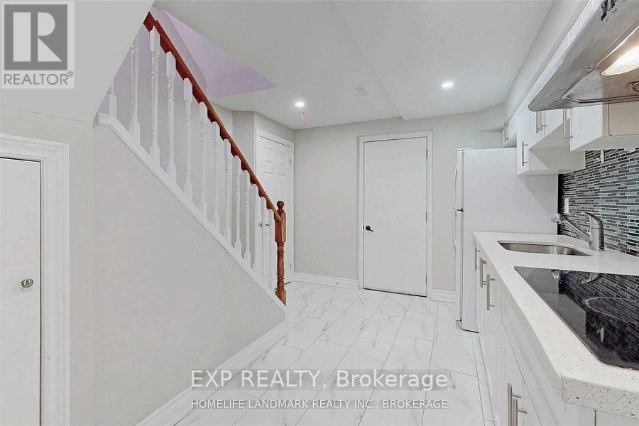 B - 172 District Avenue, Vaughan, Ontario  L6A 0Y3 - Photo 3 - N13833340