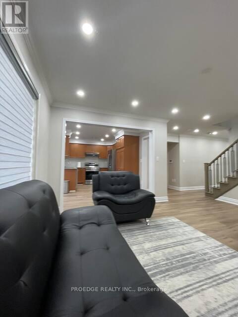 2357 Falkland Crescent, Oakville, Ontario  L6M 4Y1 - Photo 3 - W13833342