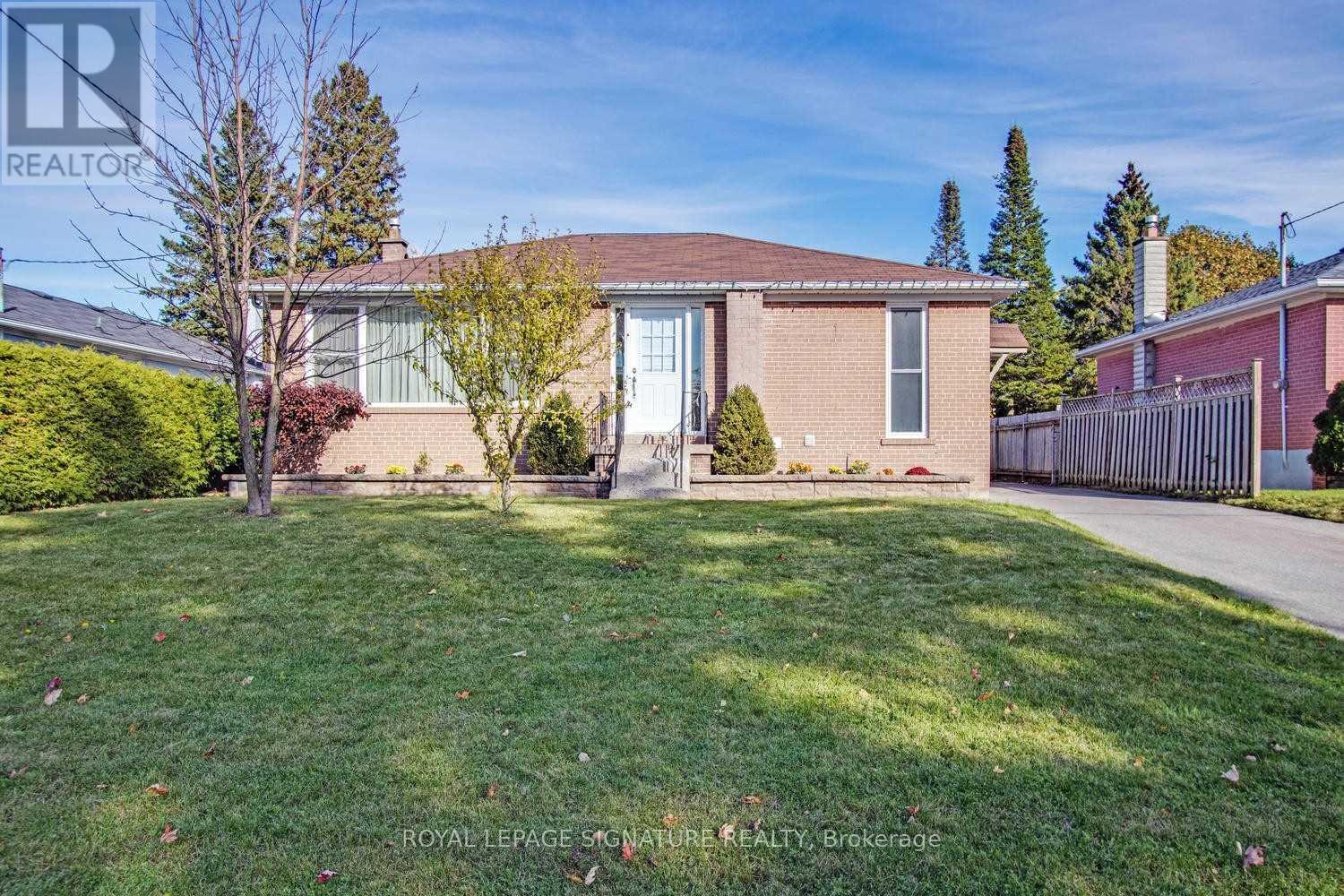 11 PATRICK DRIVE, Aurora, Ontario
