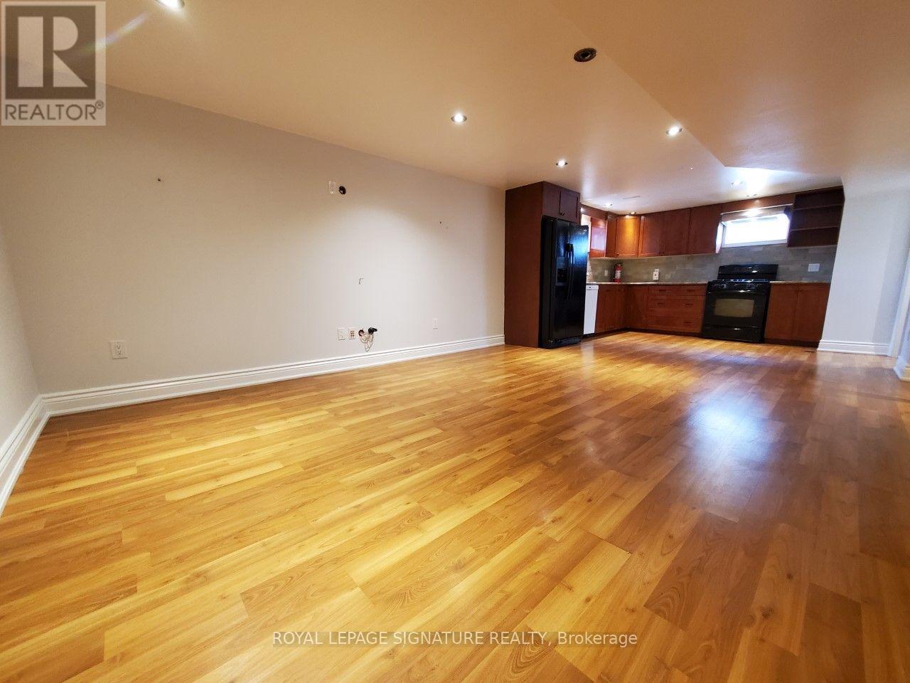 11 Patrick Drive, Aurora, Ontario  L4G 2A6 - Photo 2 - N13826604