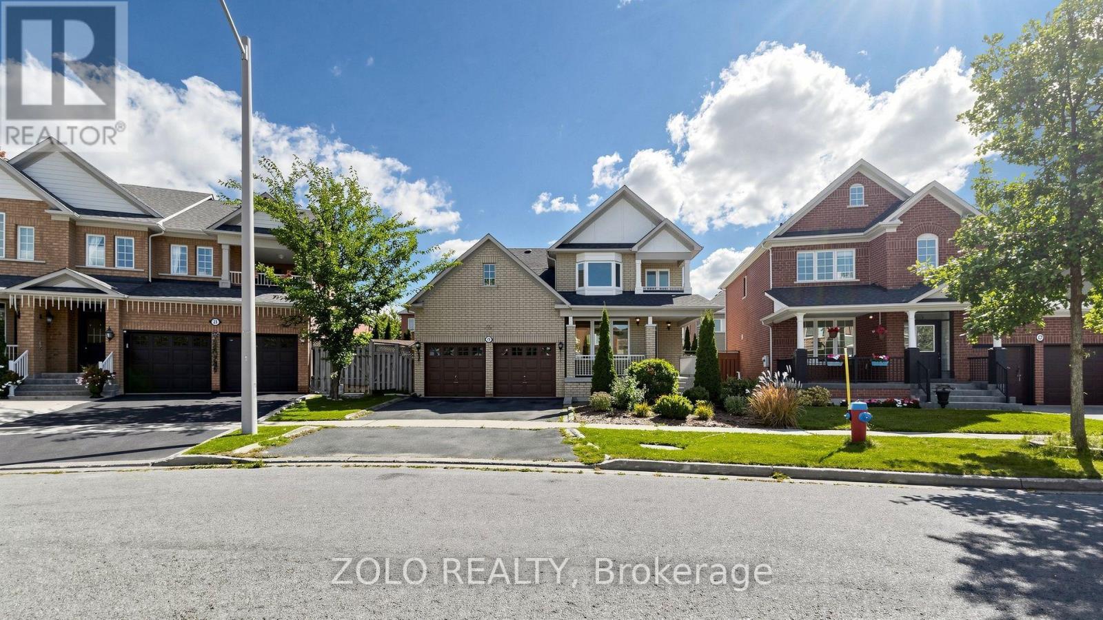 19 Waldron Crescent, Richmond Hill, Ontario  L4E 4A3 - Photo 2 - N13833360