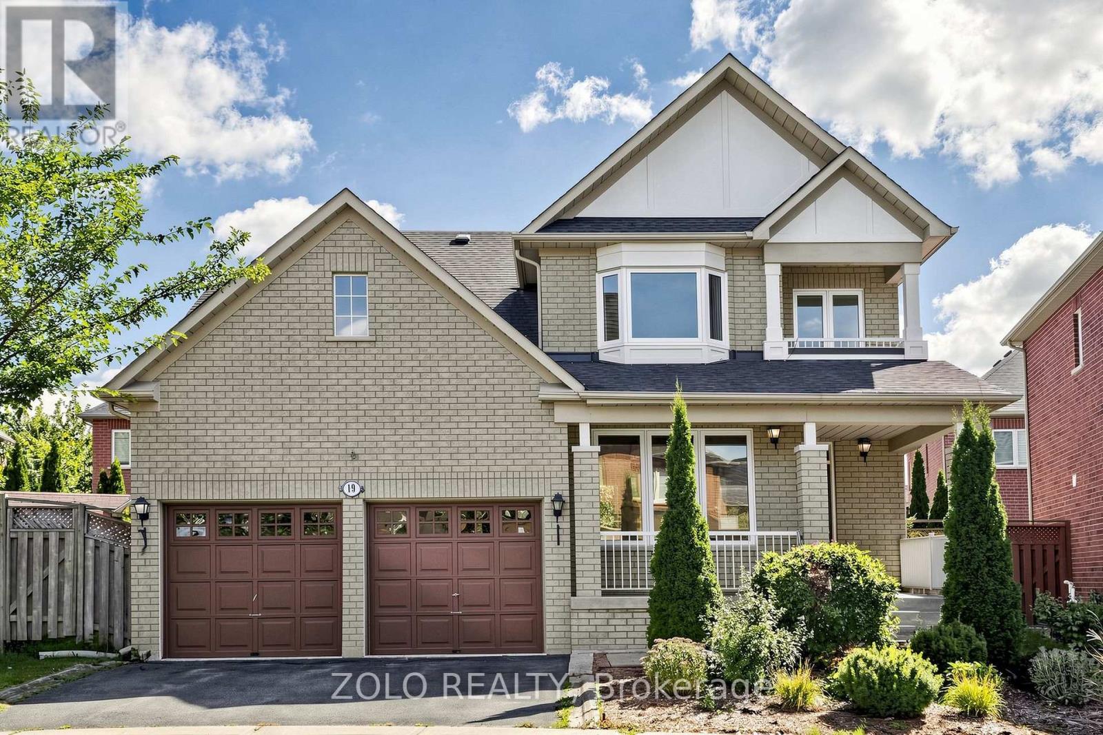 19 Waldron Crescent, Richmond Hill, Ontario  L4E 4A3 - Photo 4 - N13833360