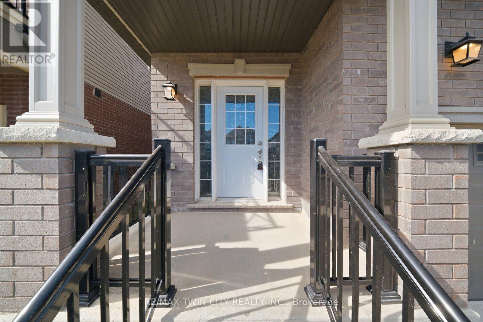 19 Tooker Drive, Brantford, Ontario  N3V 0B6 - Photo 4 - X13833364