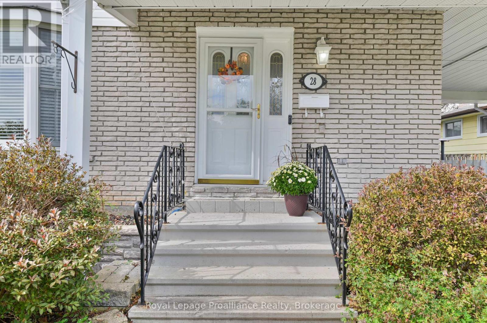 28 Shoniker Avenue, Quinte West, Ontario  K8V 2B5 - Photo 10 - X13809868