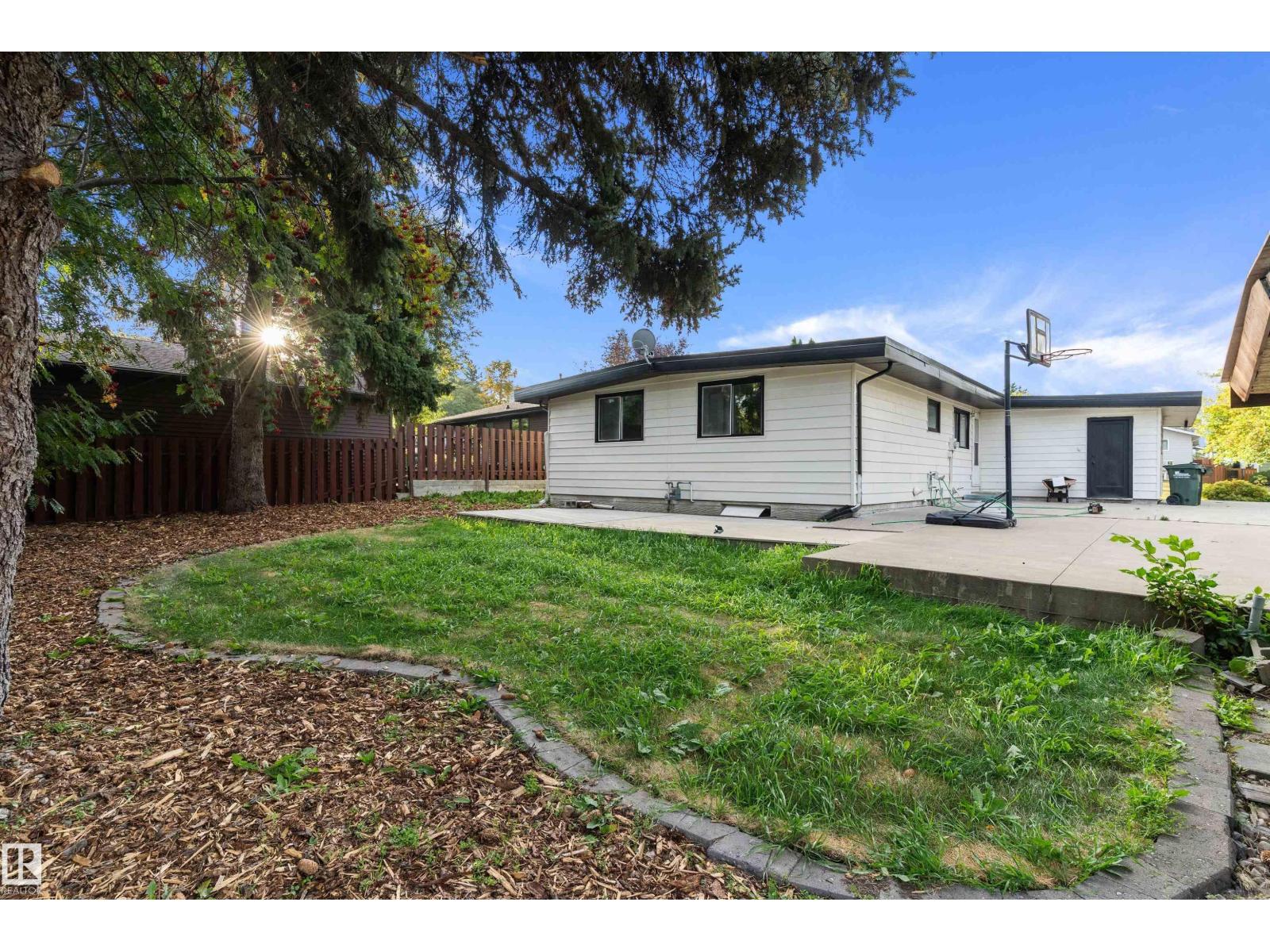 23 GILLINGHAM CR