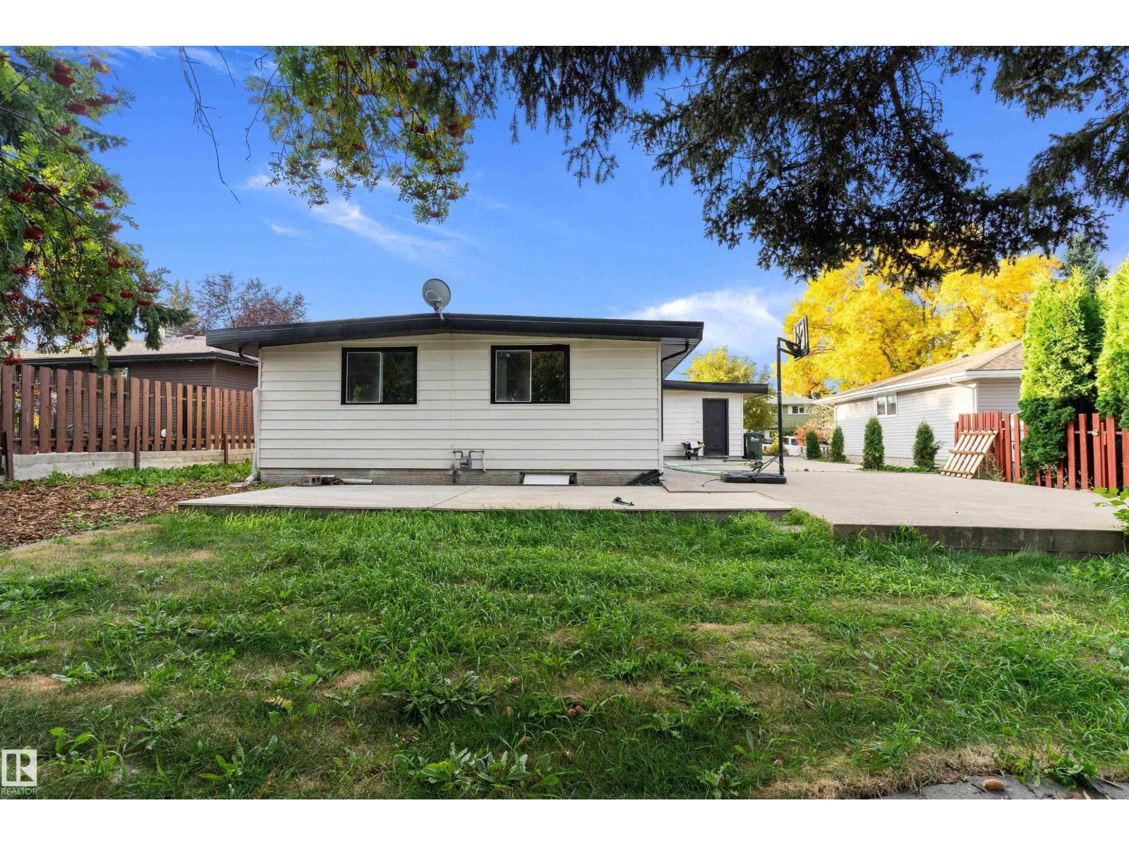 23 GILLINGHAM CR