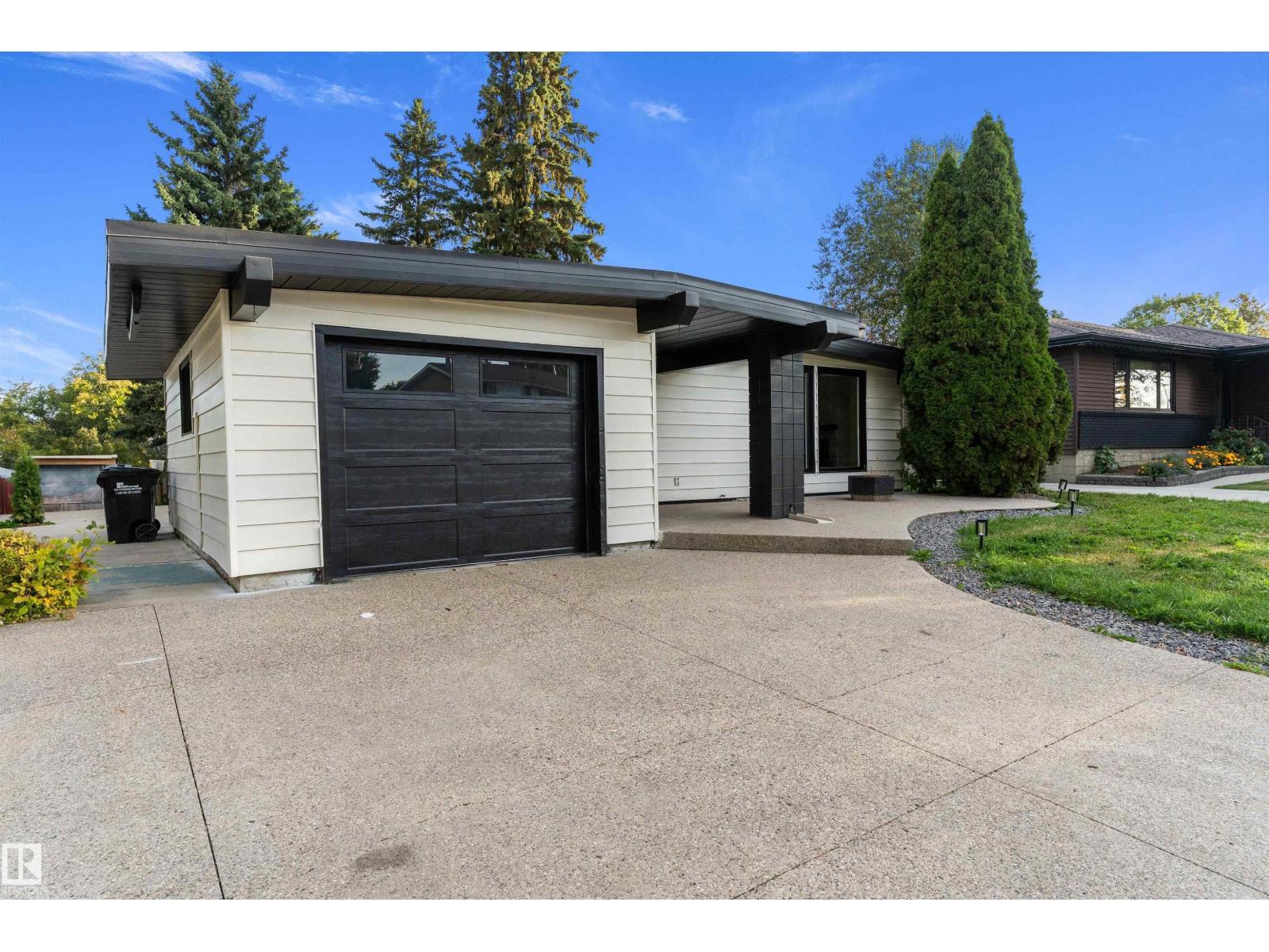 23 GILLINGHAM CR