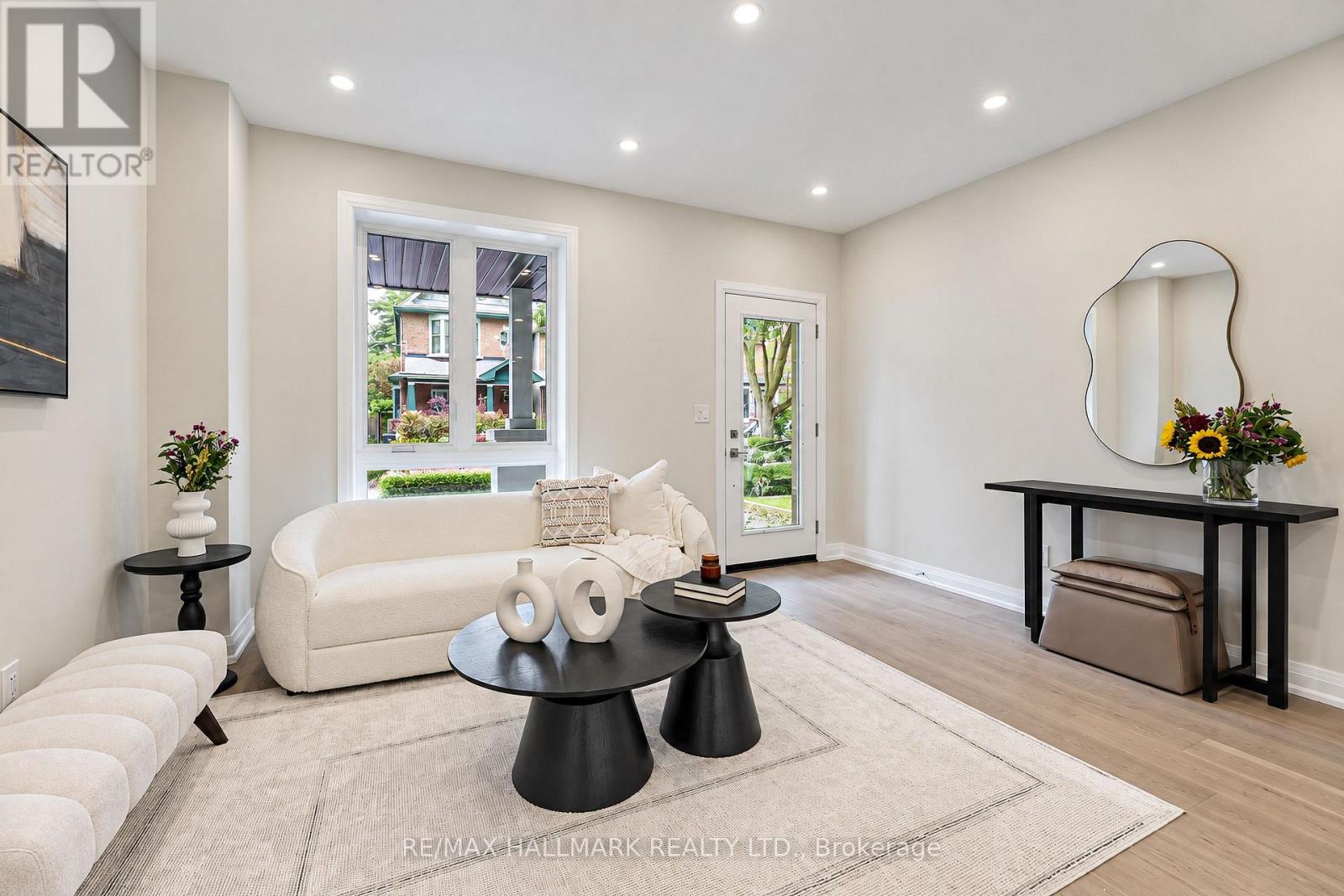47 Harcourt Avenue, Toronto, Ontario  M4J 1J3 - Photo 5 - E13833396