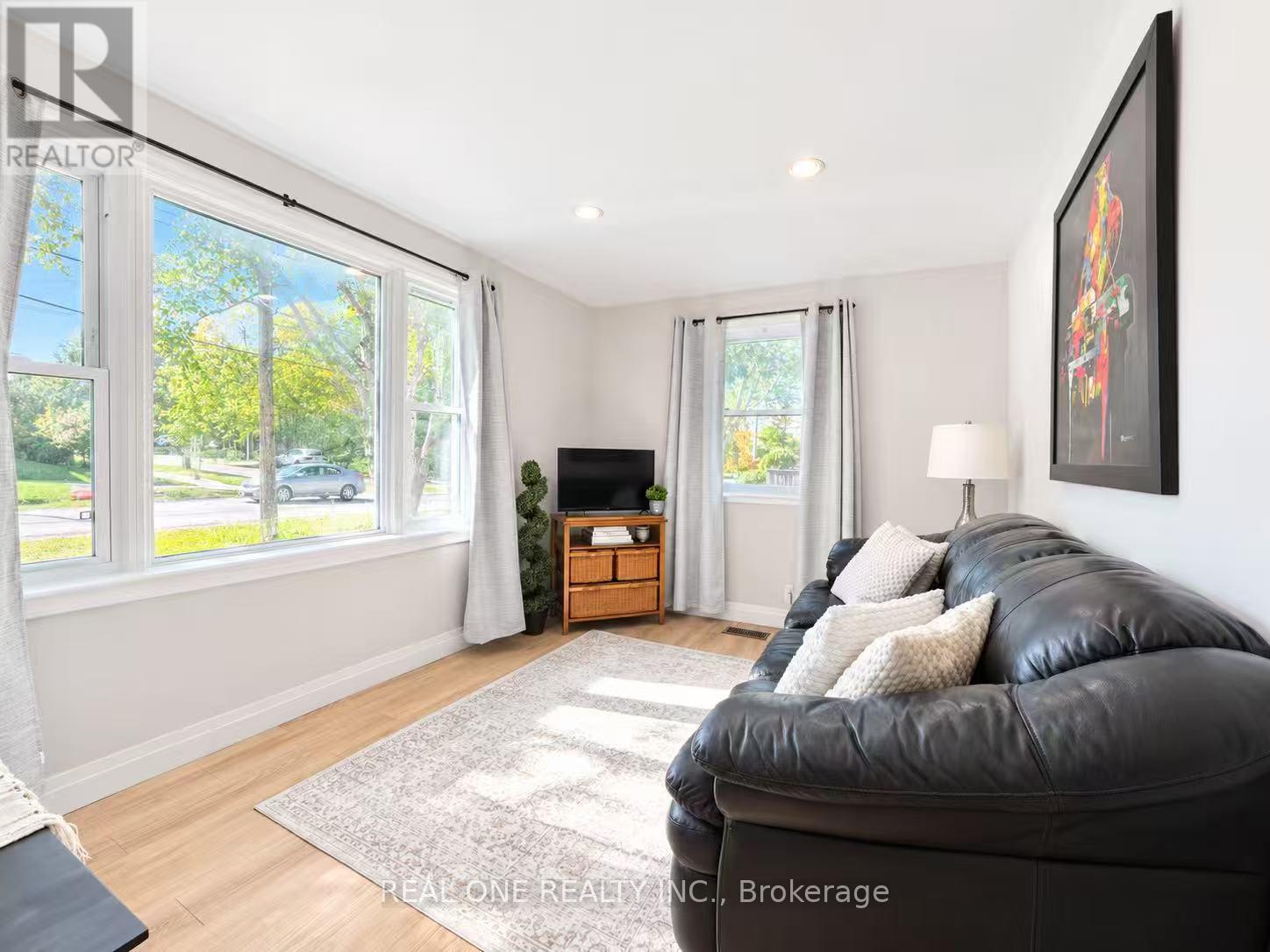 24 Main Street, East Gwillimbury, Ontario  L0G 1M0 - Photo 10 - N13833424