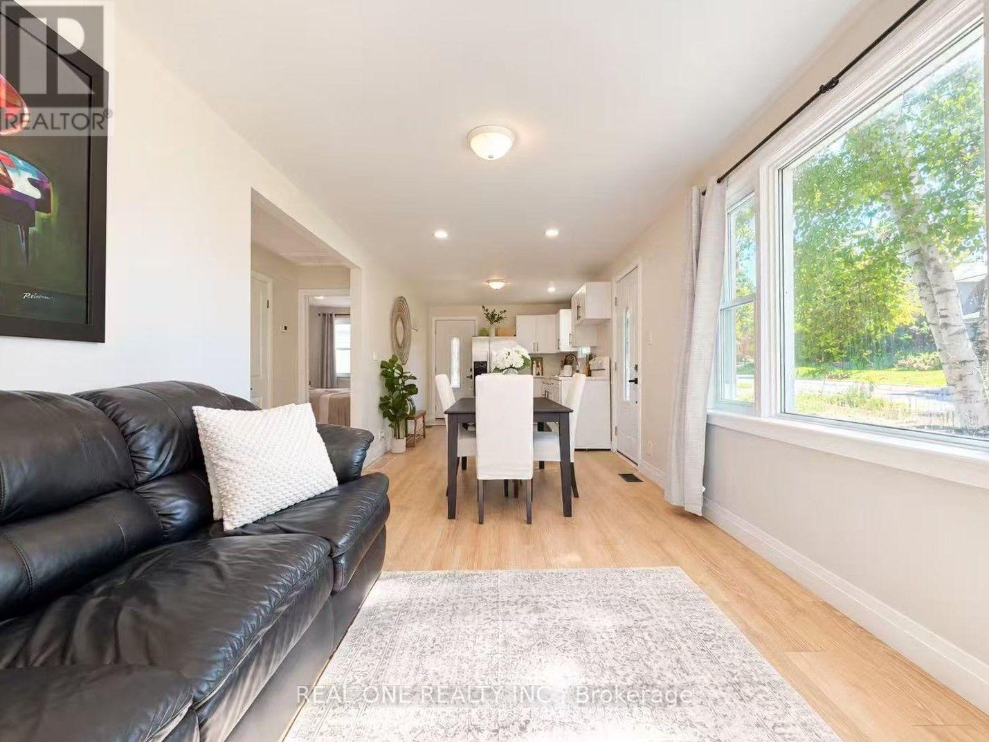 24 Main Street, East Gwillimbury, Ontario  L0G 1M0 - Photo 11 - N13833424