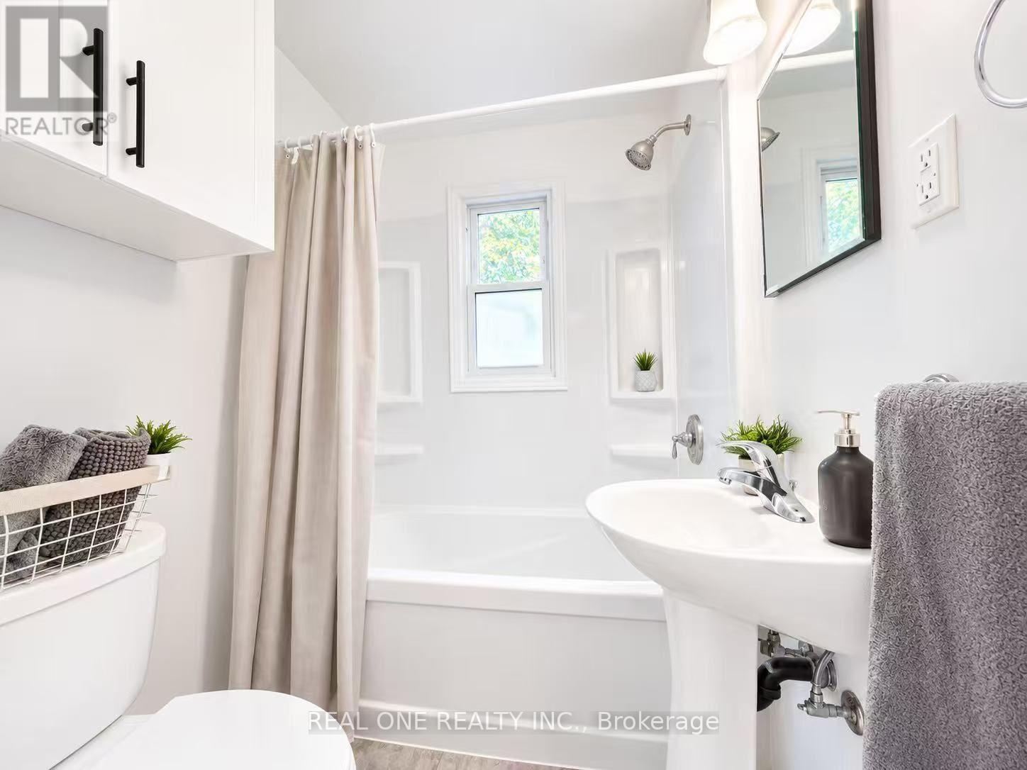 24 Main Street, East Gwillimbury, Ontario  L0G 1M0 - Photo 16 - N13833424