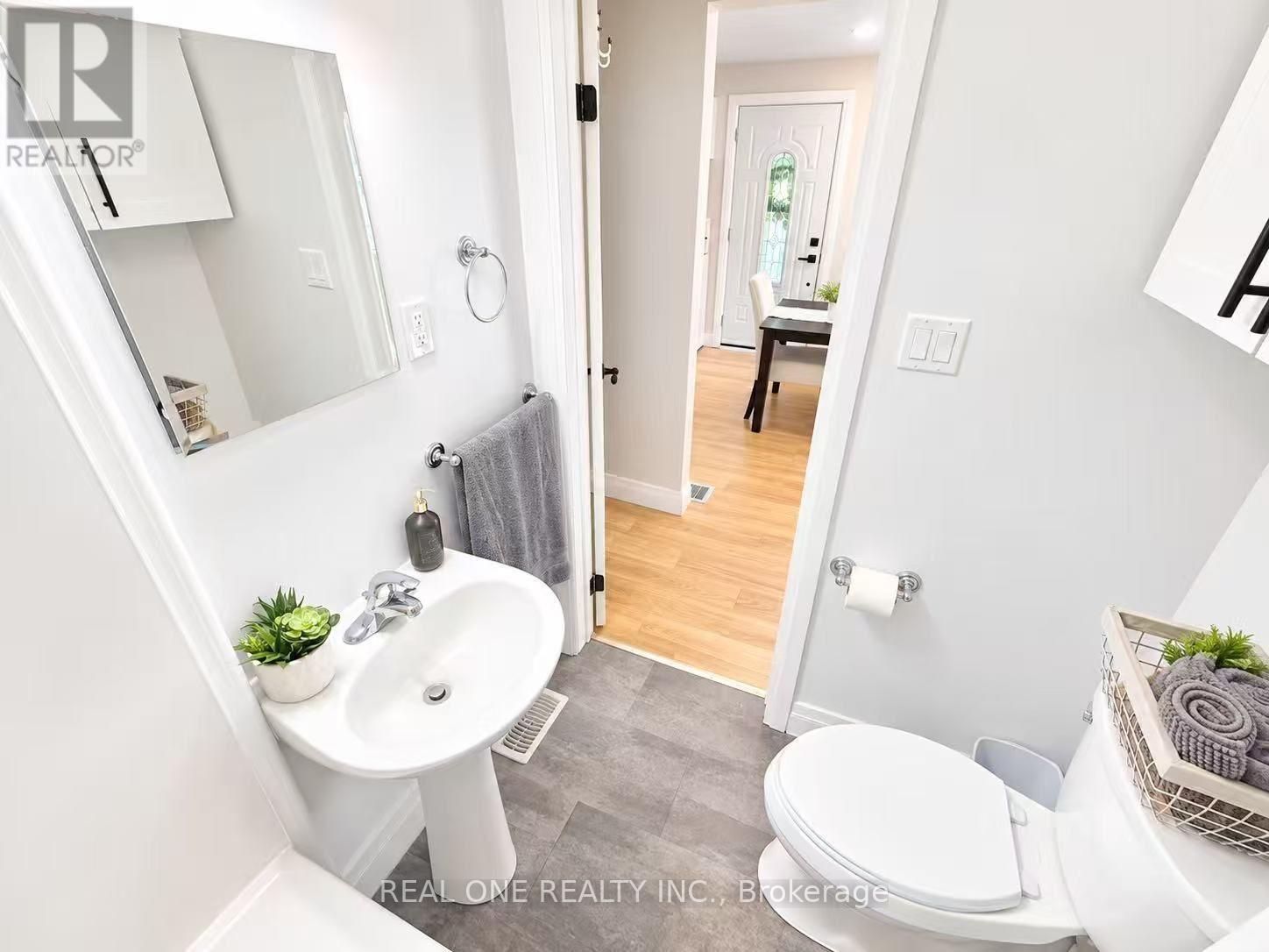 24 Main Street, East Gwillimbury, Ontario  L0G 1M0 - Photo 17 - N13833424