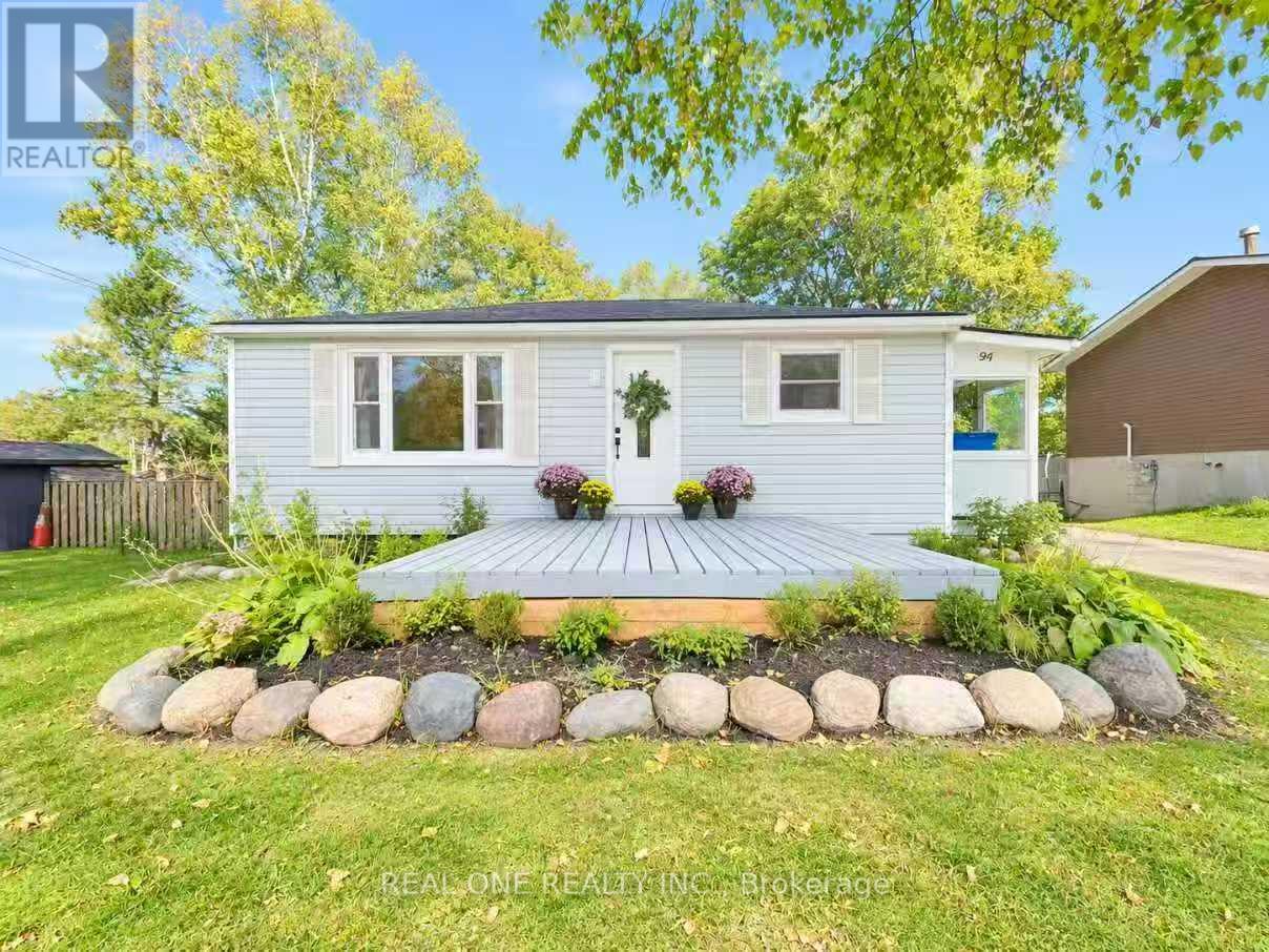 24 Main Street, East Gwillimbury, Ontario  L0G 1M0 - Photo 2 - N13833424