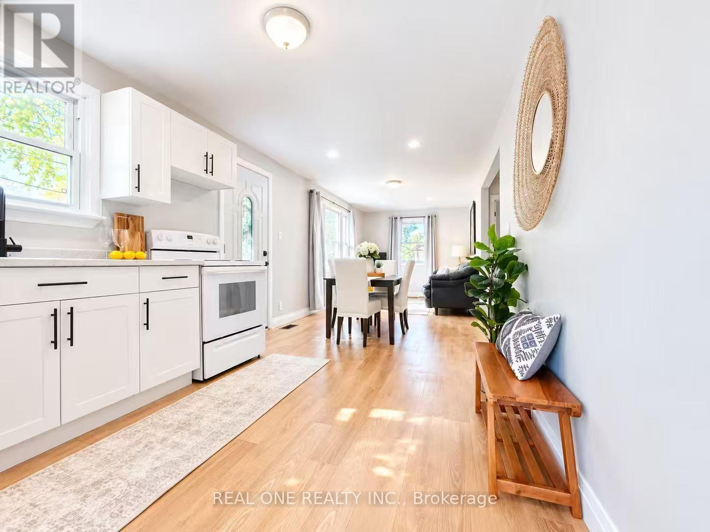 24 Main Street, East Gwillimbury, Ontario  L0G 1M0 - Photo 4 - N13833424